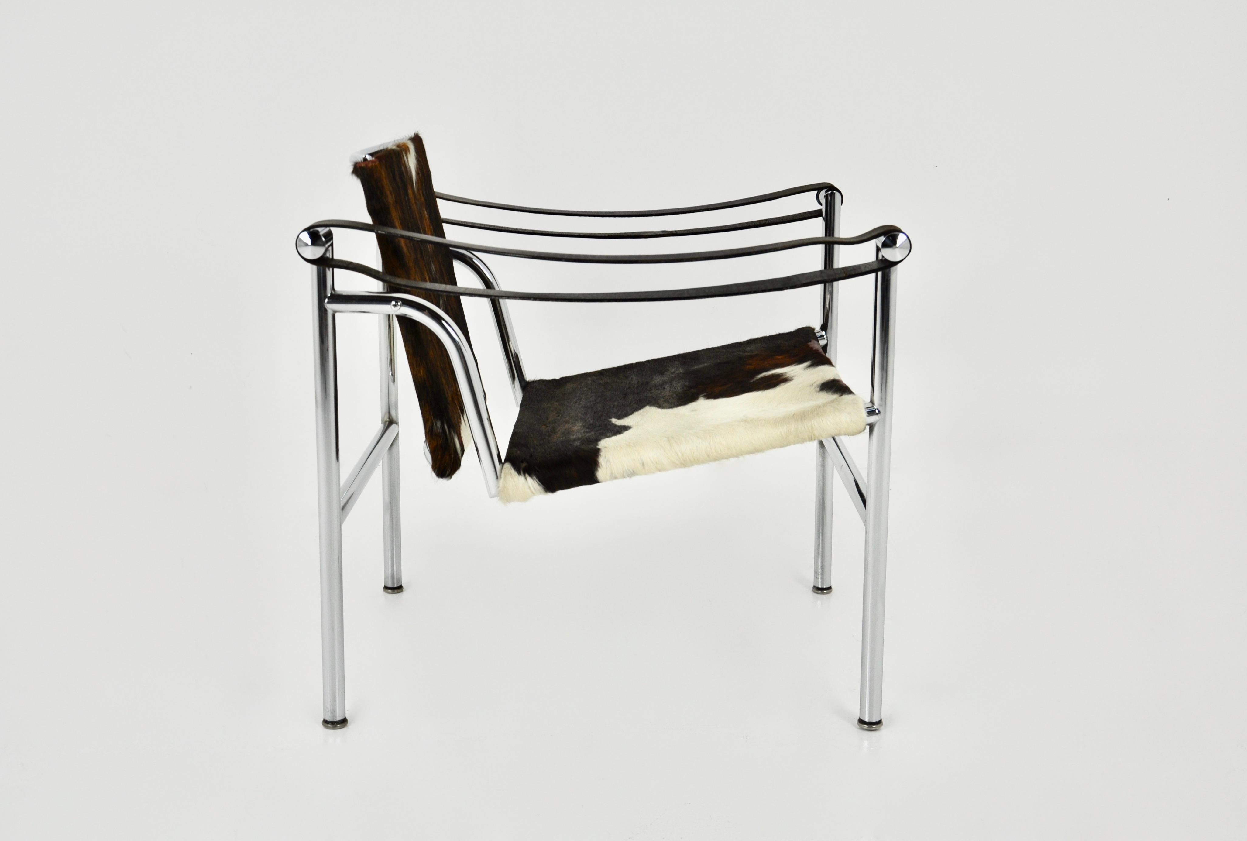 Cowhide LC1 armchairs by Le Corbusier for Cassina, 1970s In Good Condition For Sale In Lasne, BE