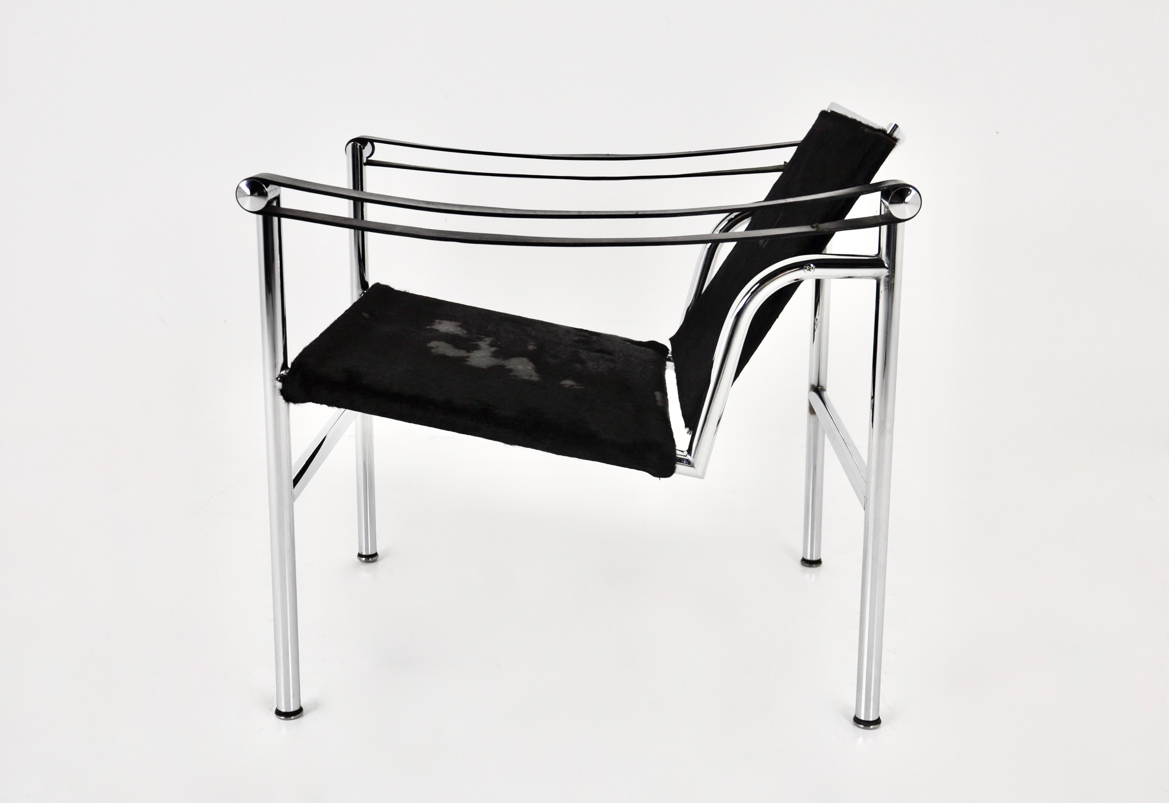 Metal Cowhide LC1 armchairs by Le Corbusier for Cassina, 1970s For Sale