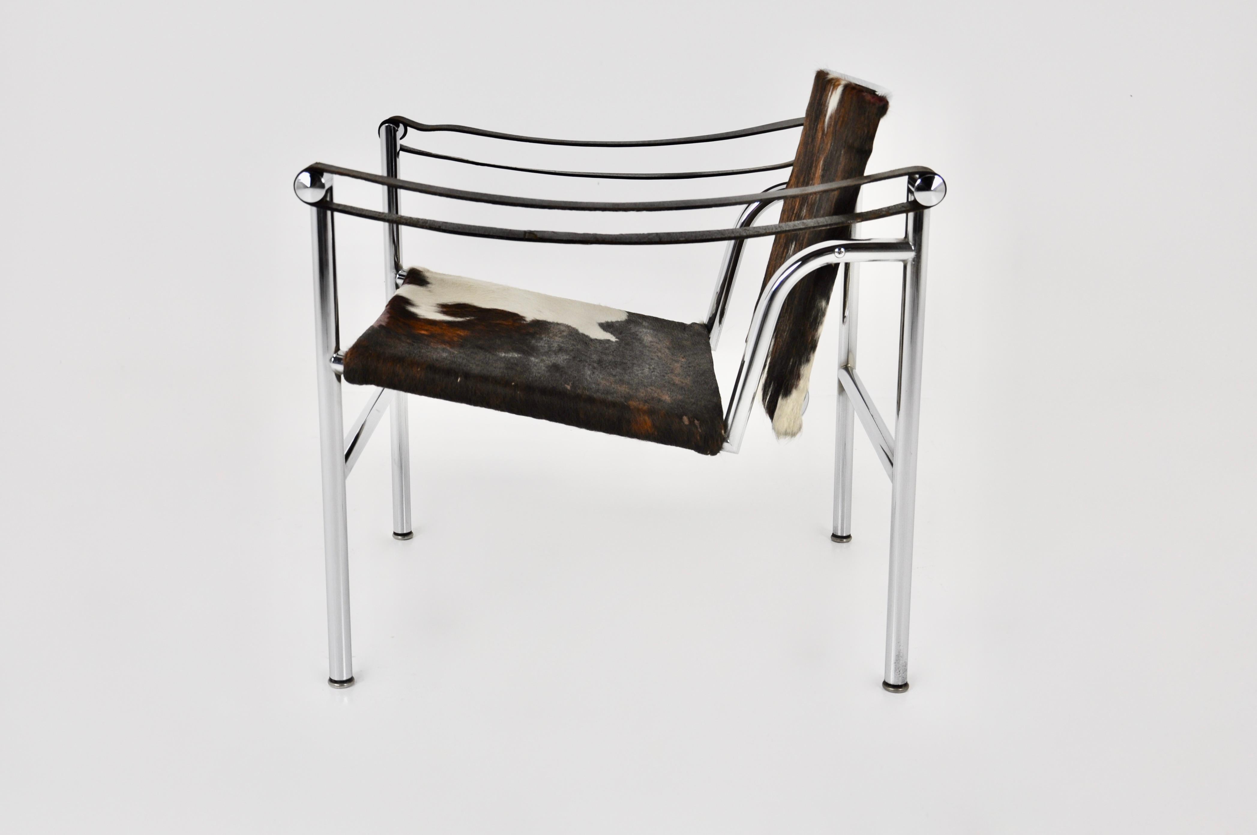 Metal Cowhide LC1 armchairs by Le Corbusier for Cassina, 1970s For Sale