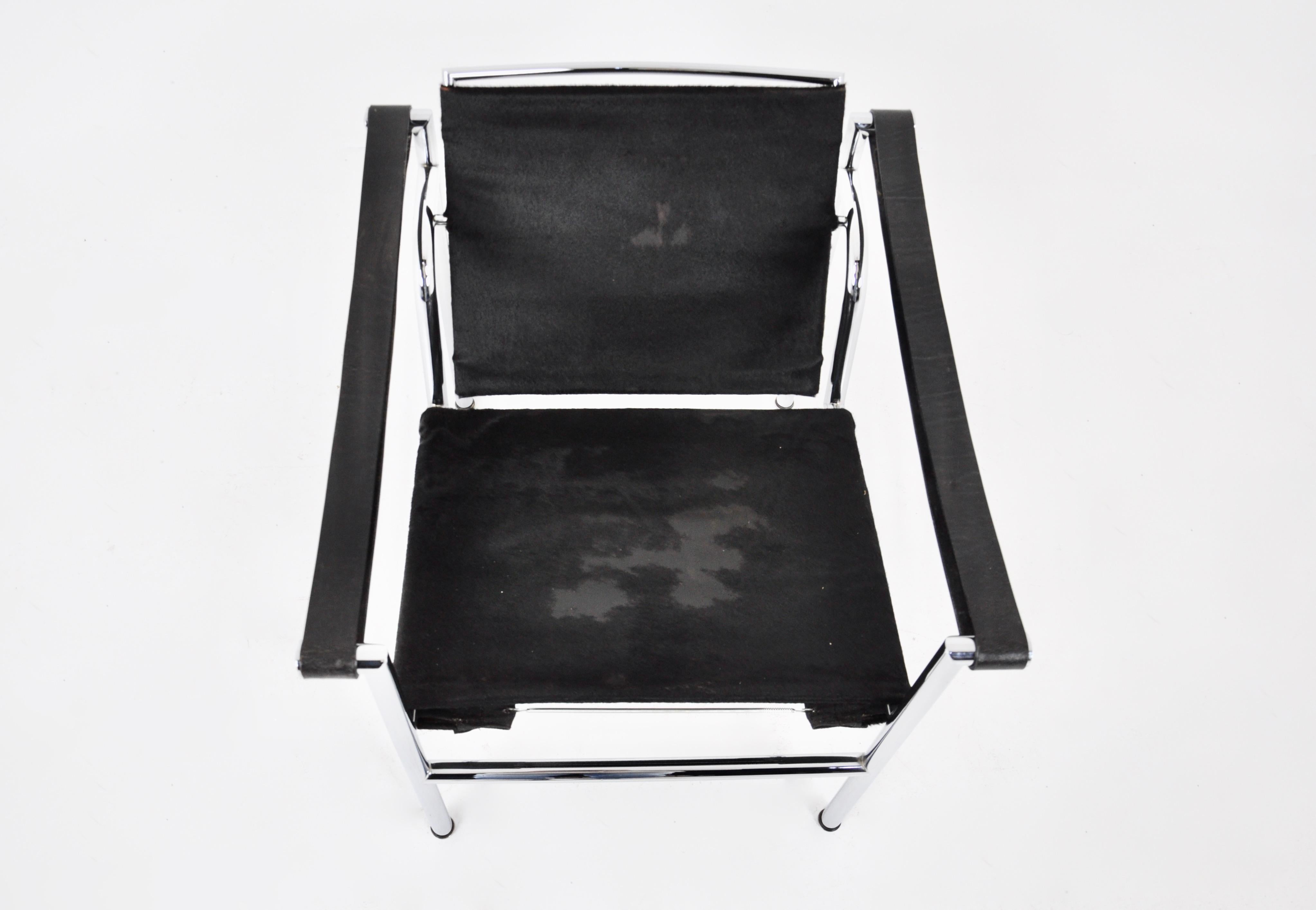 Cowhide LC1 armchairs by Le Corbusier for Cassina, 1970s For Sale 2