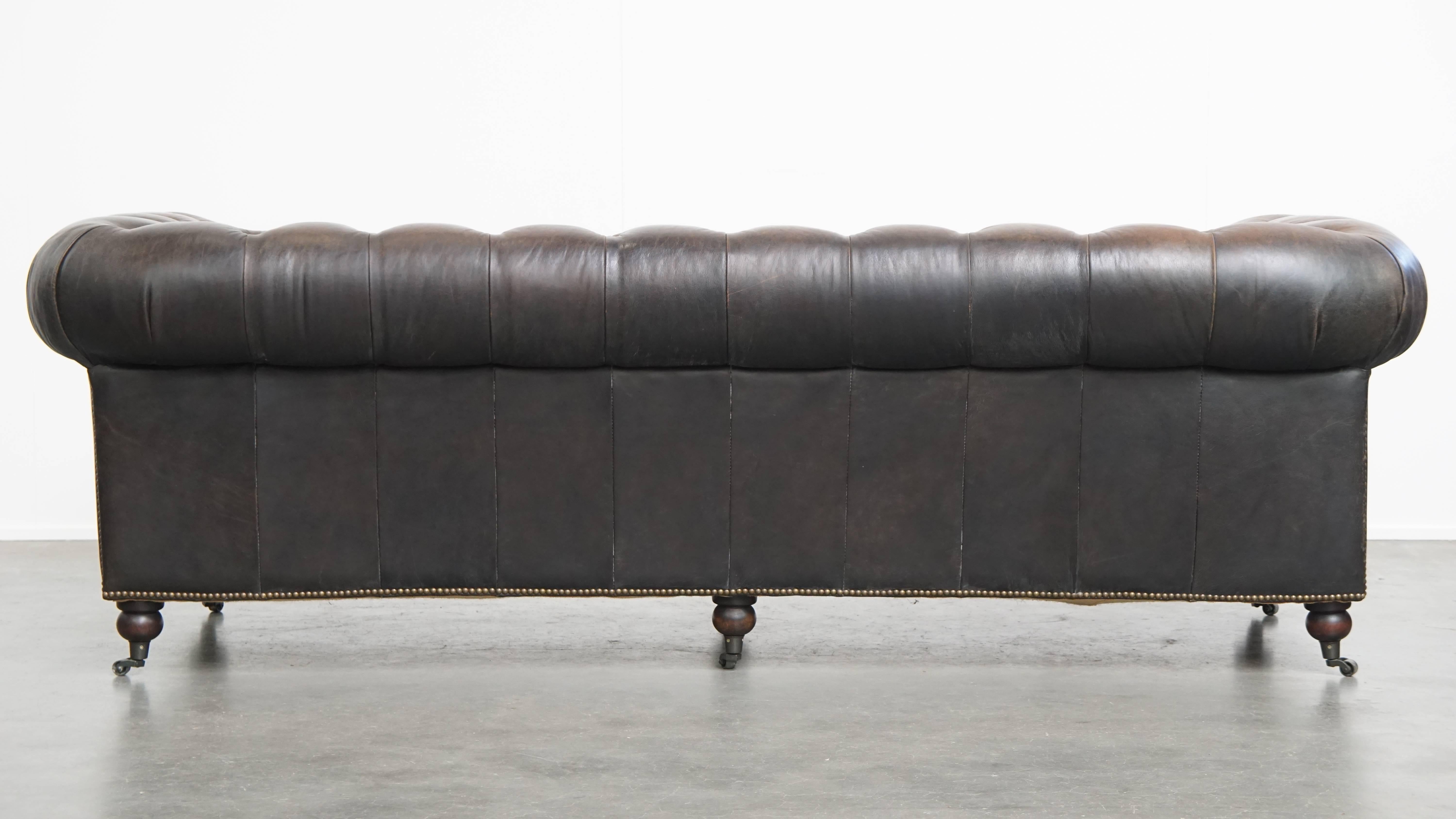 Fait main Canapé Chesterfield 3 places en cuir de vache en vente
