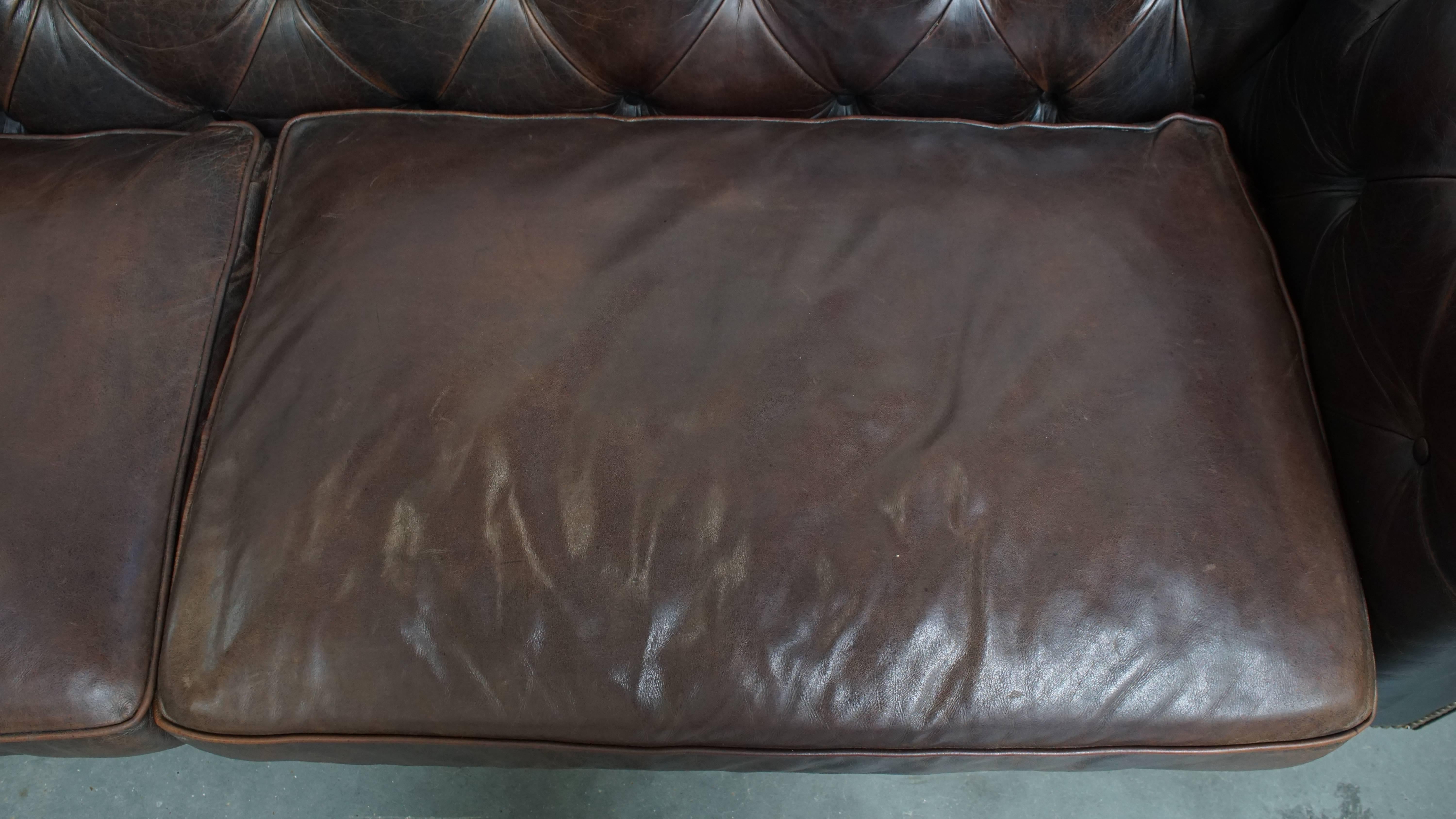 Cuir de vache Canapé Chesterfield 3 places en cuir de vache en vente
