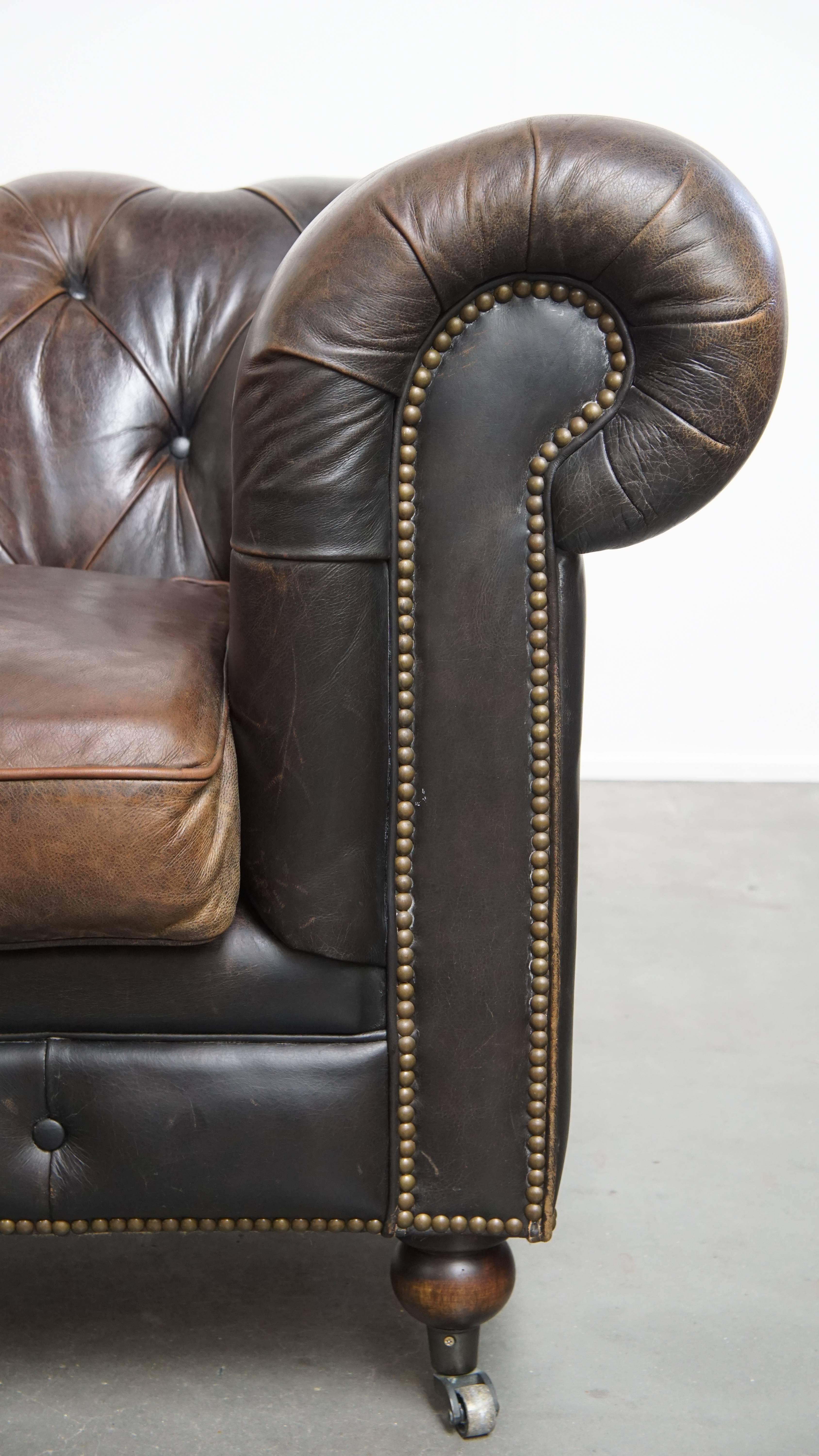 Canapé Chesterfield 3 places en cuir de vache en vente 3