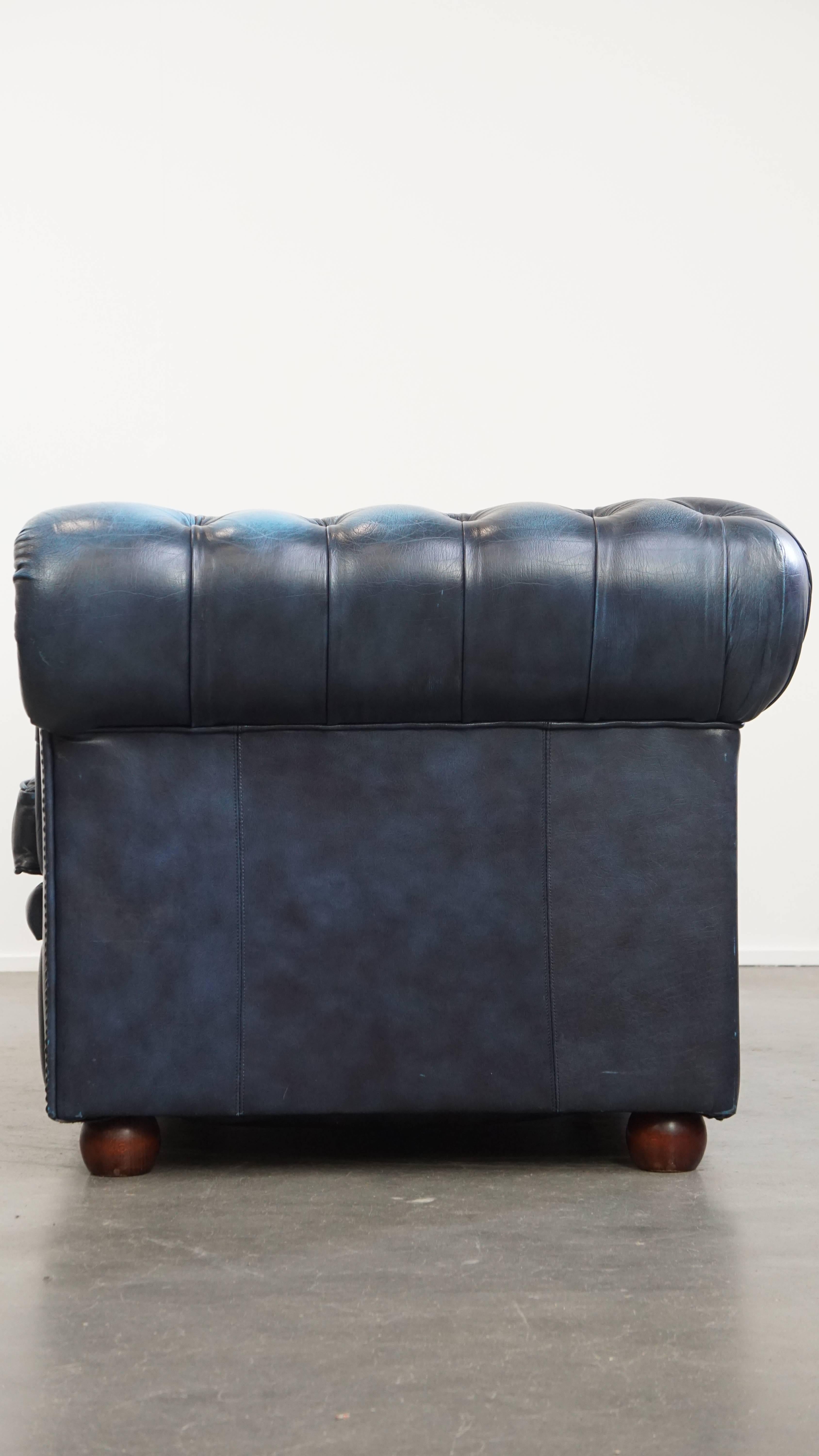 Fait main Canapé 2 places Chesterfield en cuir de vache, coloris bleu jean en vente