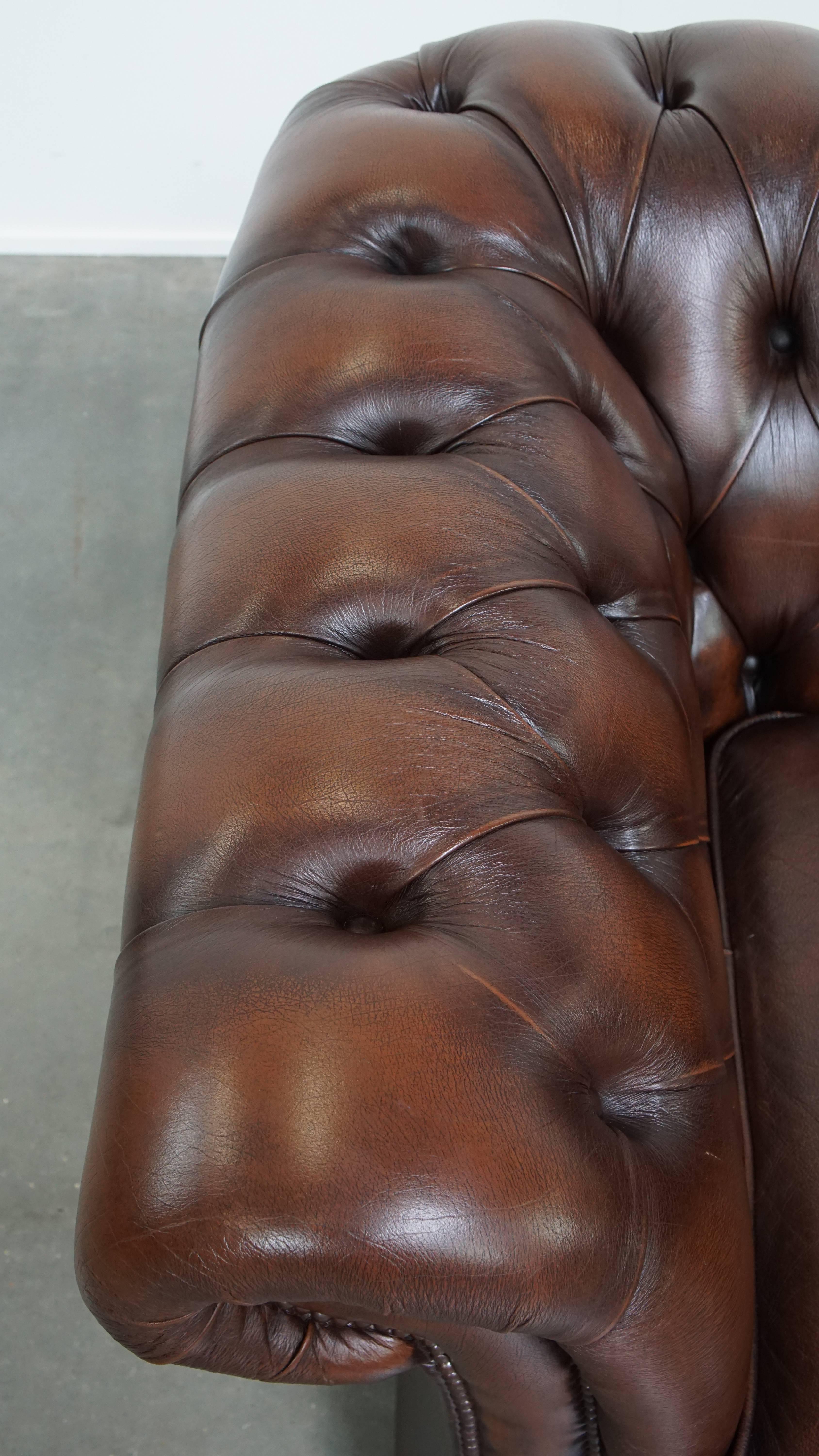 Sillón Chesterfield de cuero de vaca estilo inglés Cuero de vaca en venta