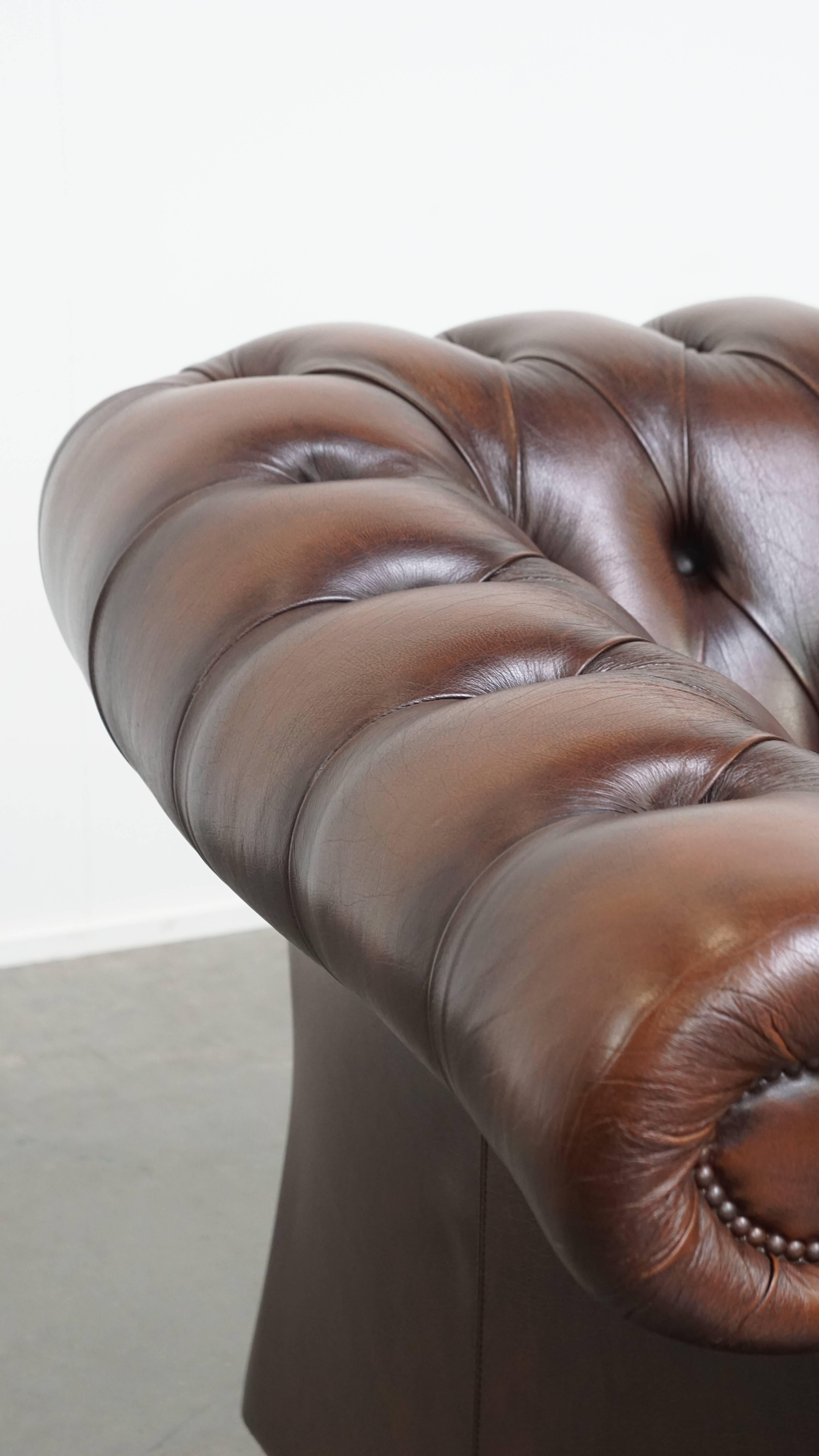 Sillón Chesterfield de cuero de vaca estilo inglés en venta 3