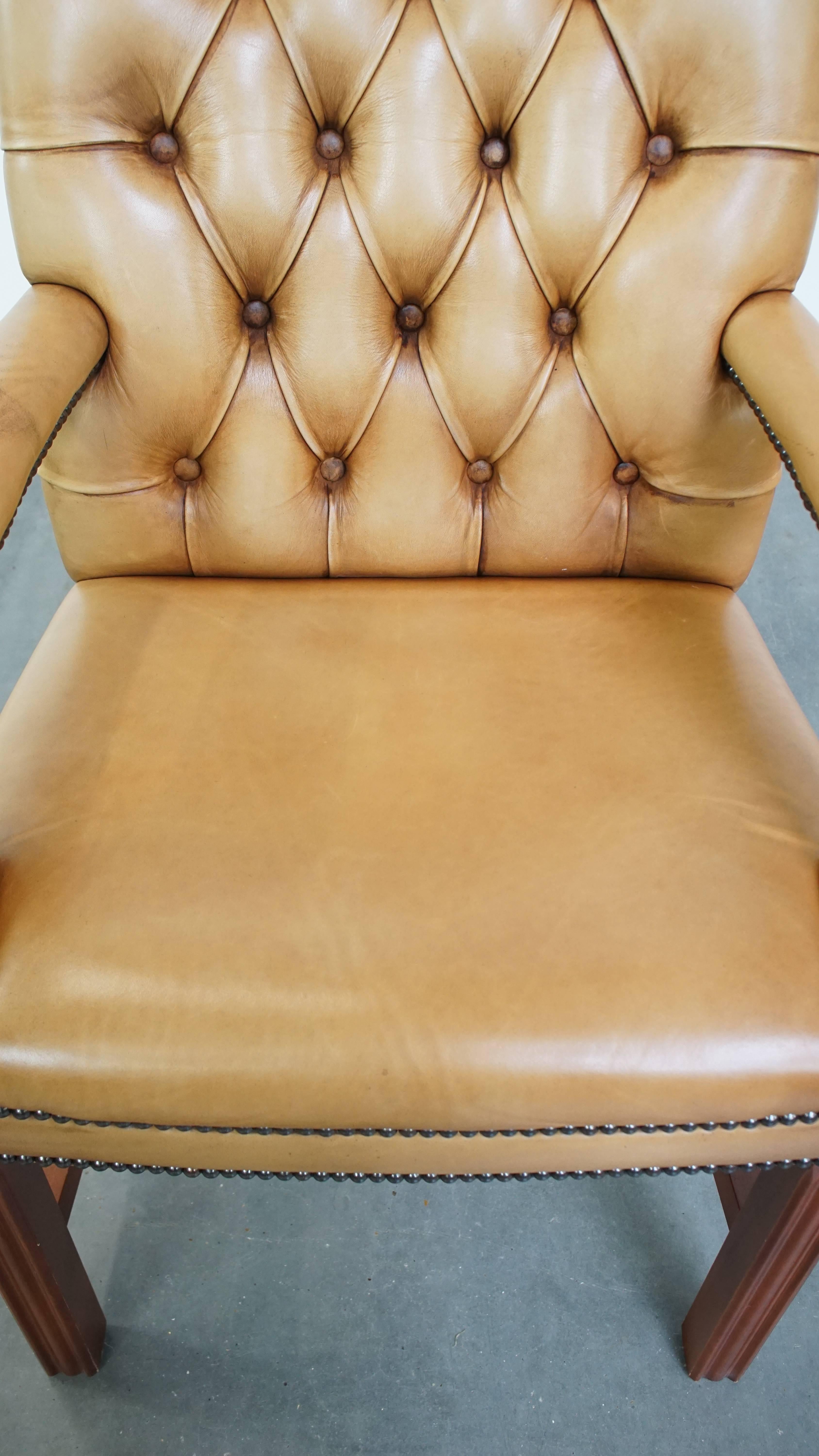 Vacchetta Sedia da pranzo / laterale Chesterfield in pelle di vacchetta in stile inglese in vendita