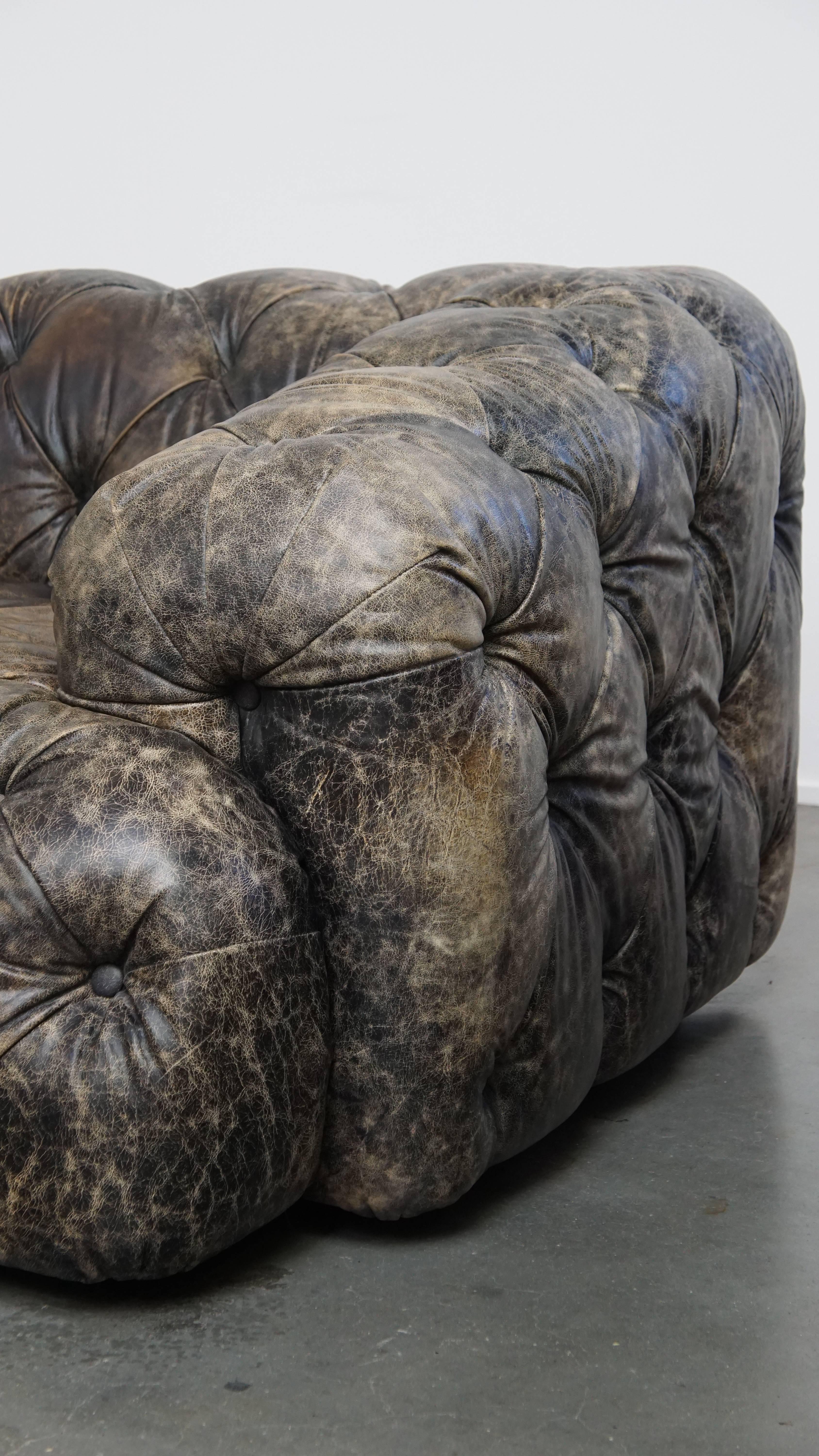 Divano Chesterfield in pelle di vacchetta in vendita 4