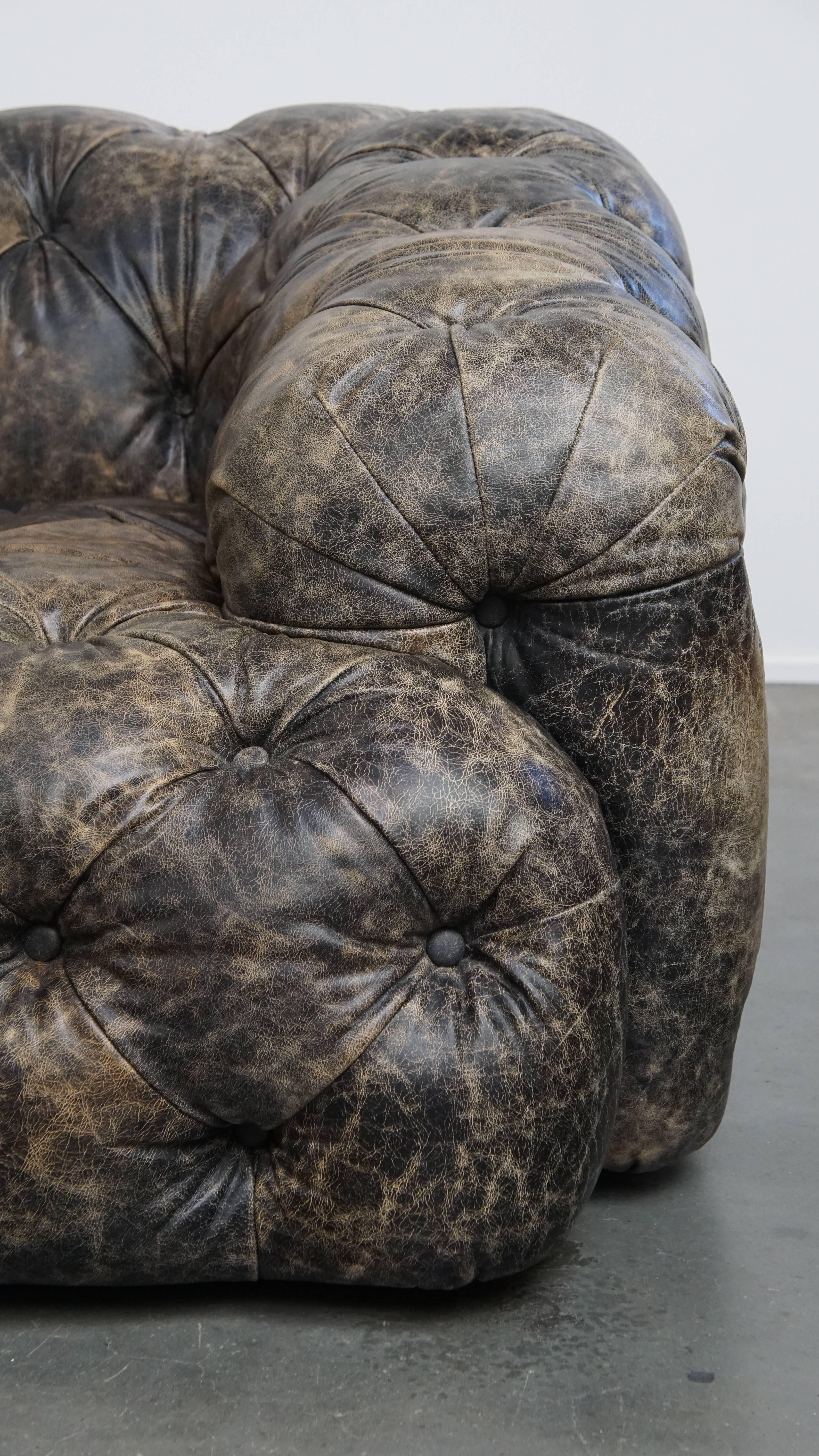 Divano Chesterfield in pelle di vacchetta in vendita 3