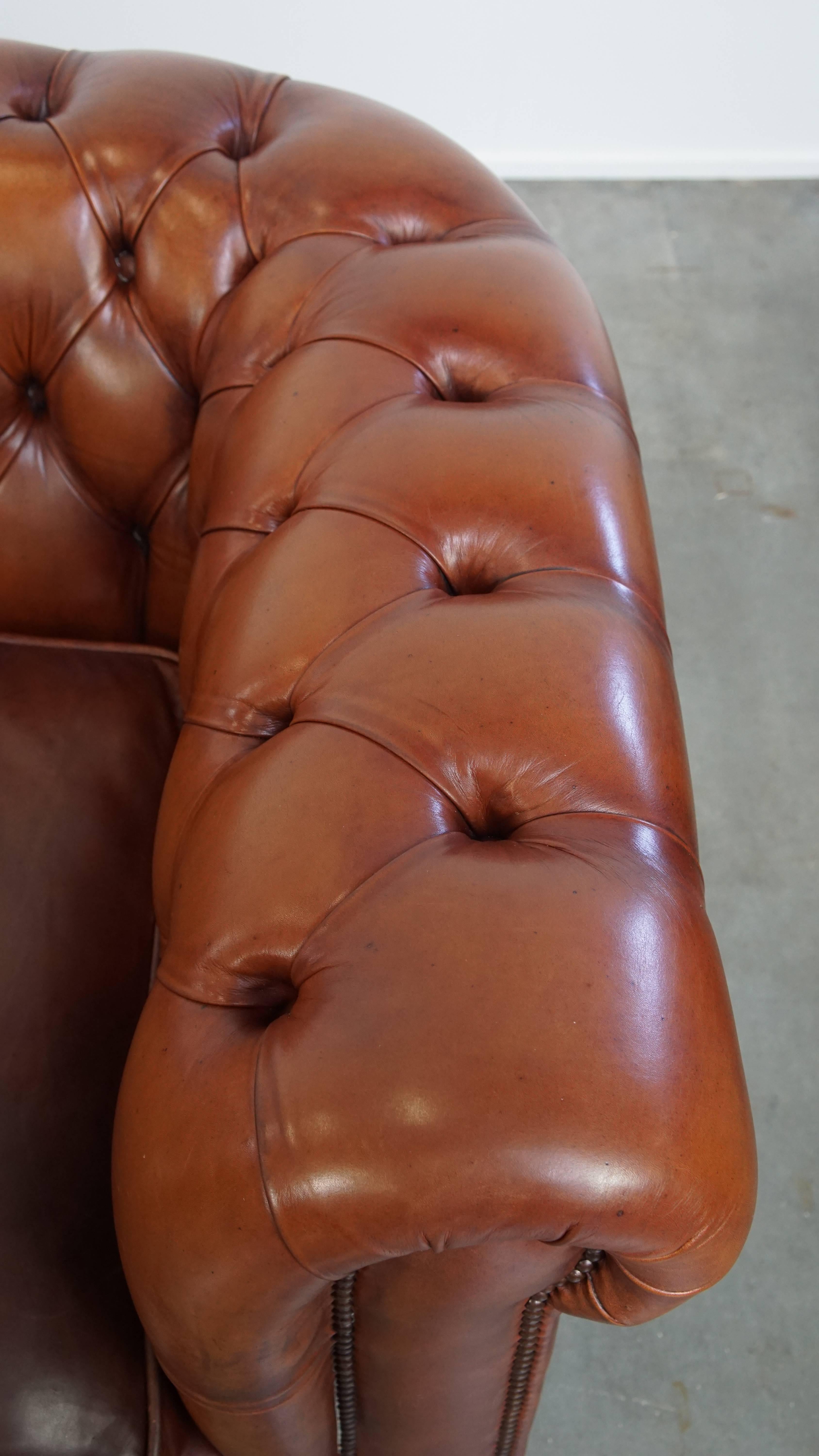 Chesterfield-Sofa aus Rindsleder im englischen Stil mit Rindsleder im Angebot 3