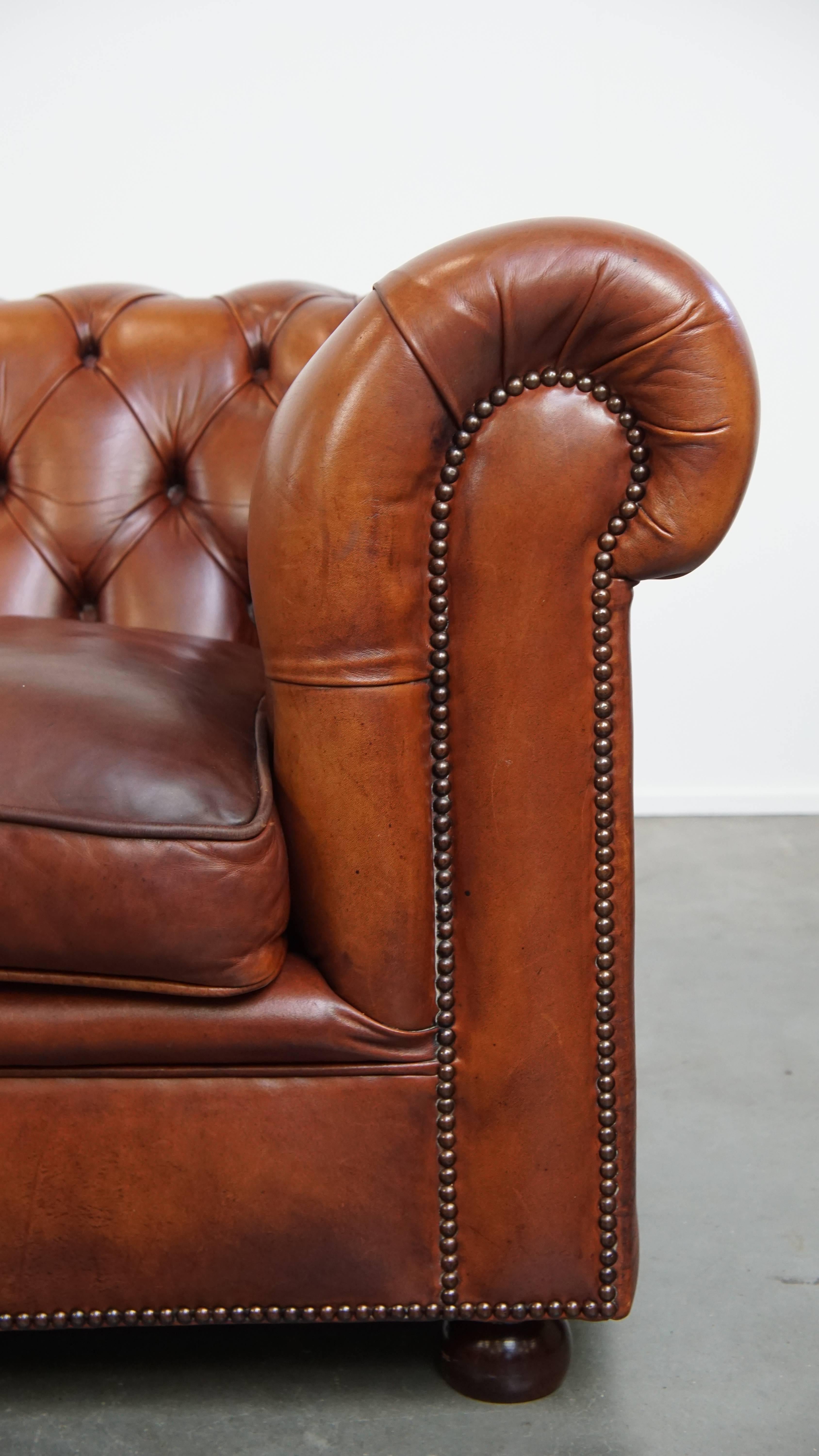 Chesterfield-Sofa aus Rindsleder im englischen Stil mit Rindsleder im Angebot 4