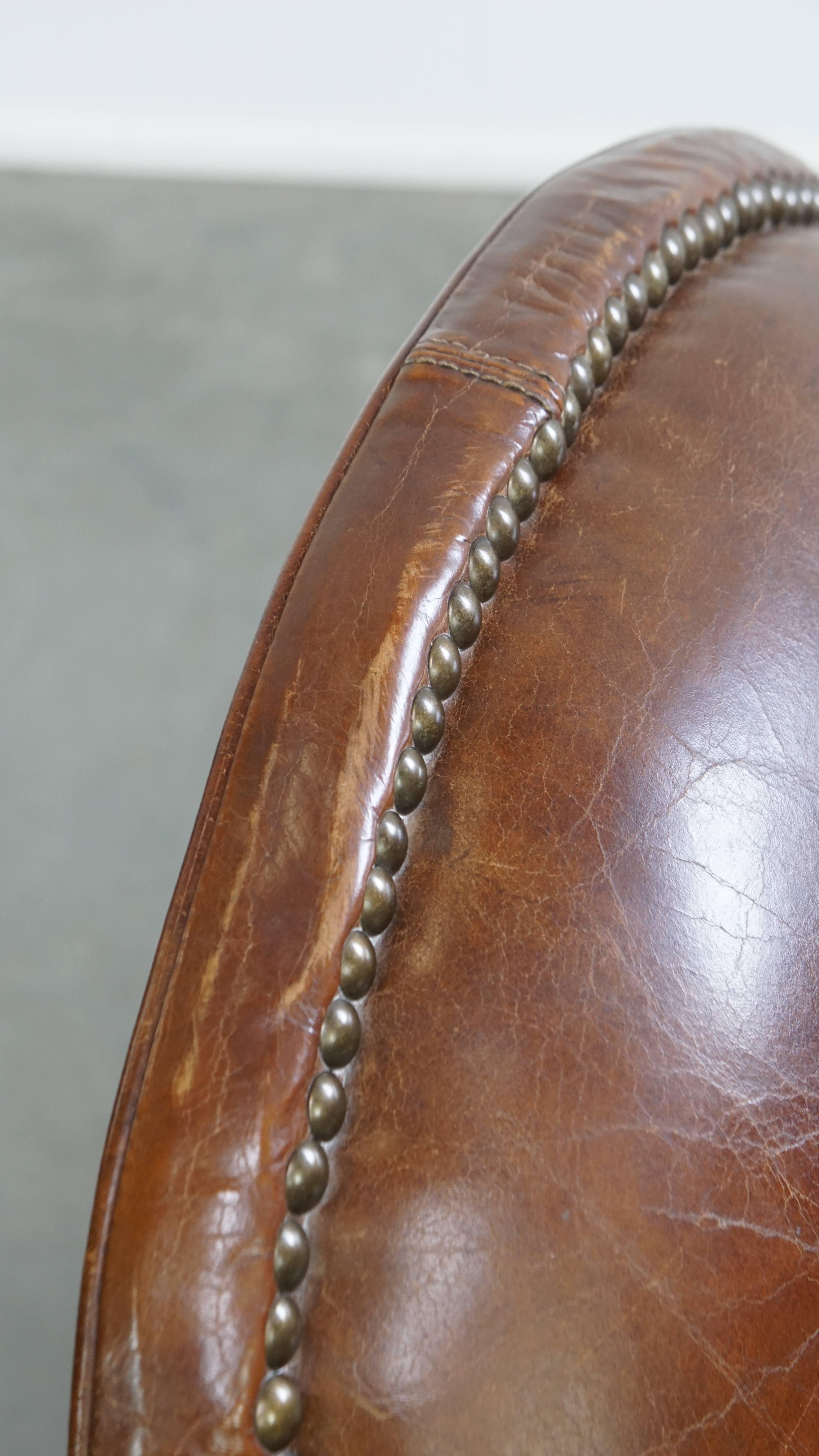 Sillón de diseño en piel de vaca con formas redondeadas en venta 5