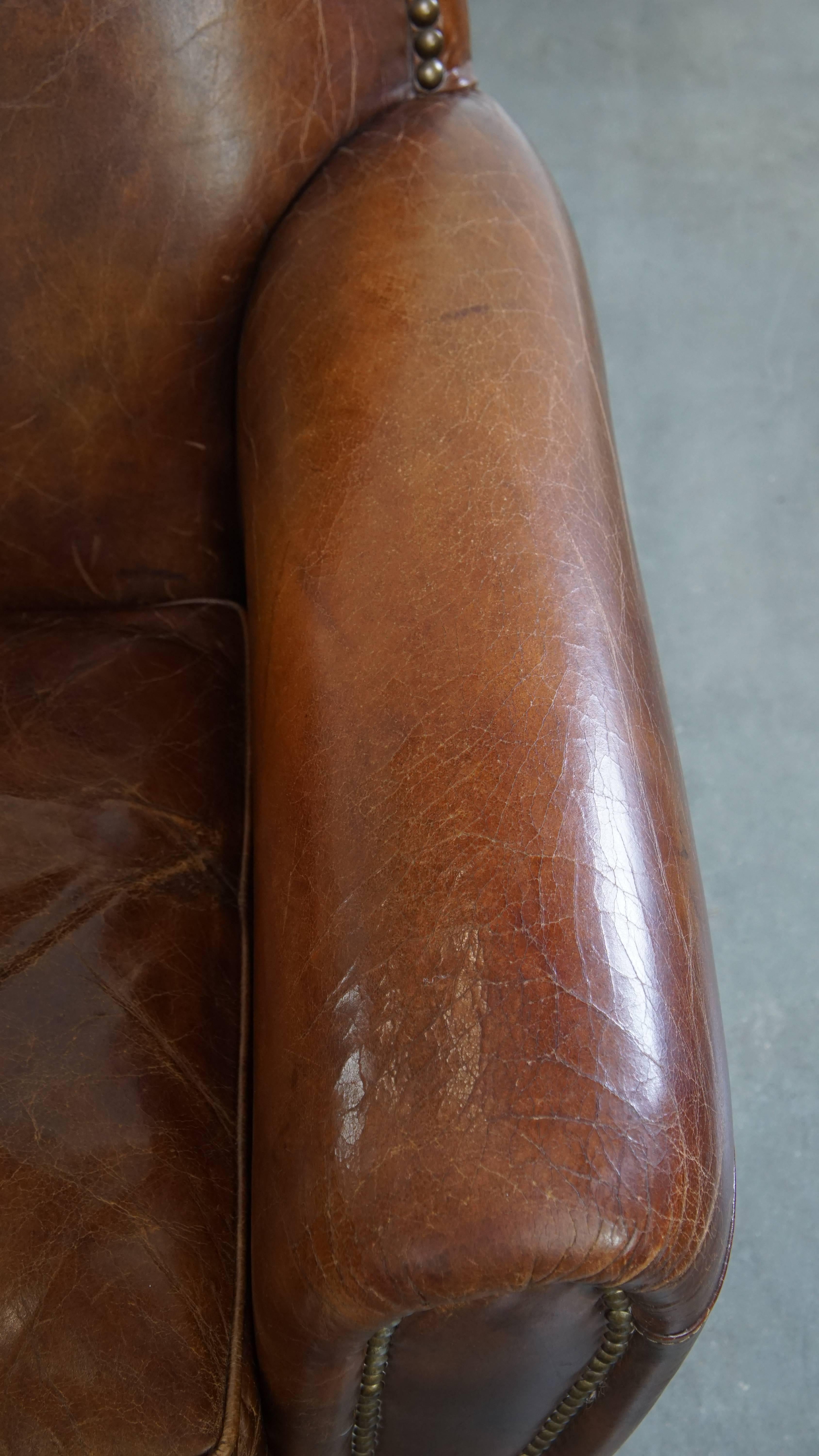 Sillón de diseño en piel de vaca con formas redondeadas en venta 1