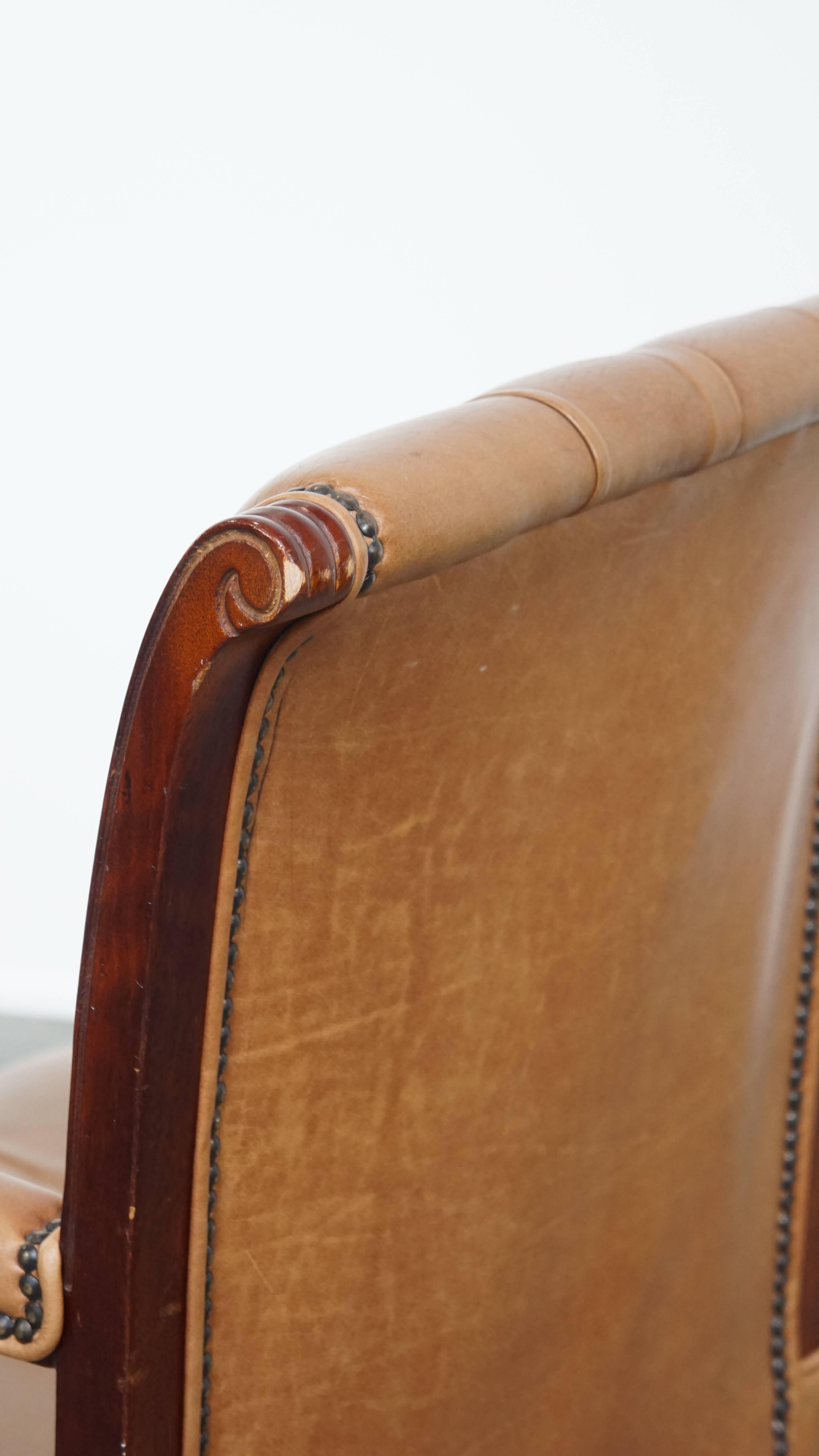 Sedia da ufficio Chesterfield girevole e inclinabile in pelle di vacchetta in stile inglese in vendita 9