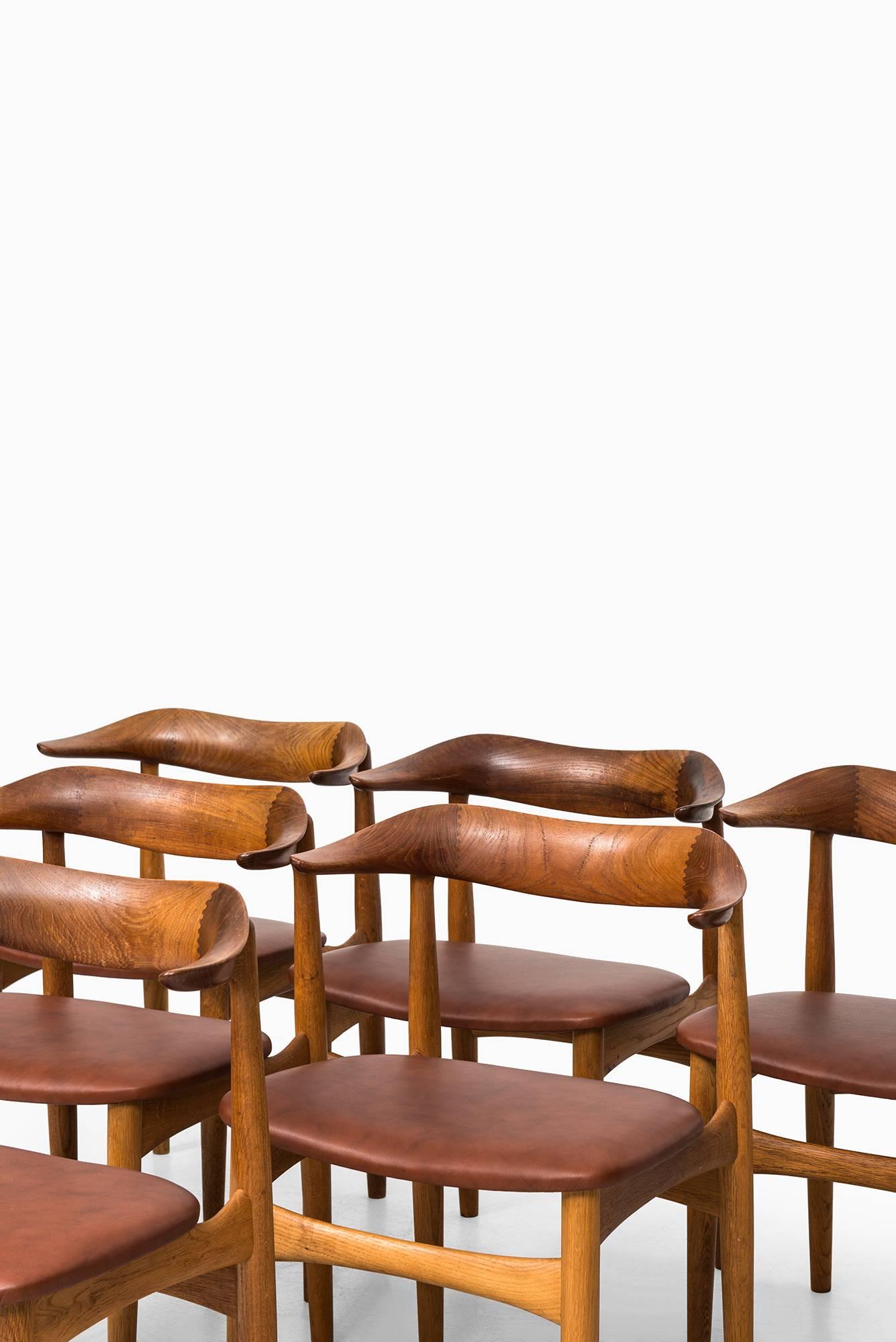 Rare set of six dining chairs model SM 521 / Cowhorn chair designed by Knud Faerch. Produced by Slagelse møbelfabrik in Denmark.
