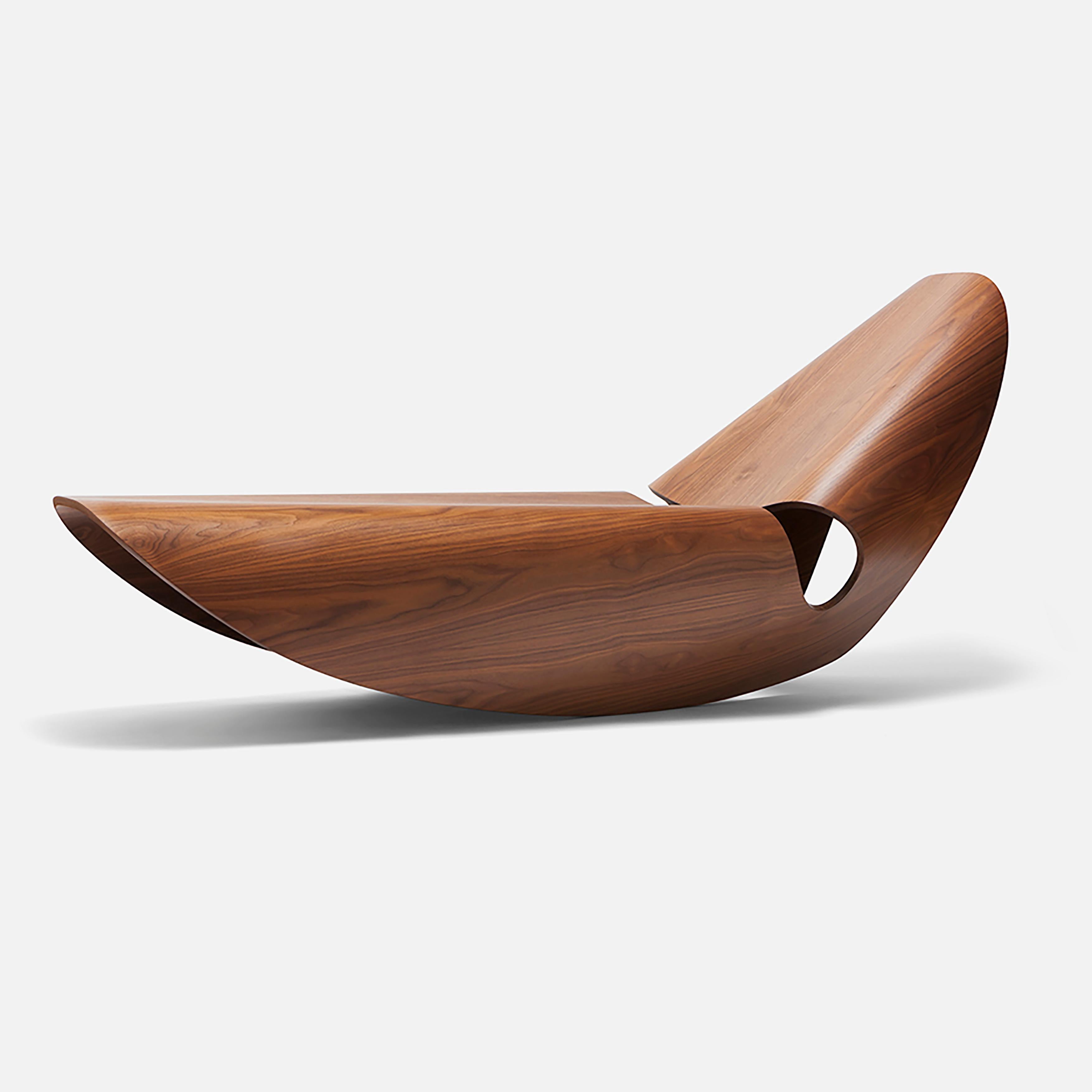 Chaise longue balancín de madera contrachapada de cauri y fresno ebonizado by Made in Ratio en venta 4