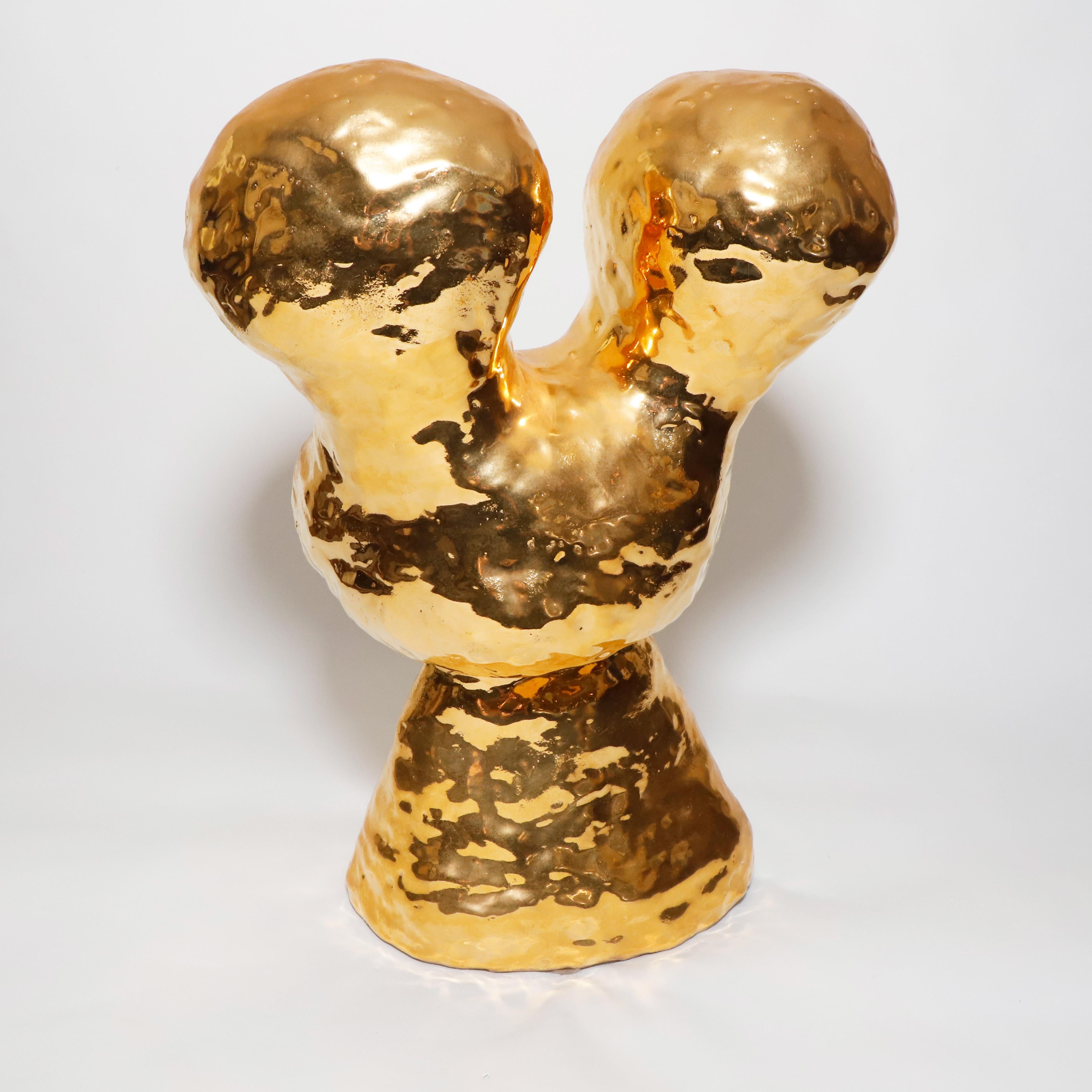„Coyotenaut“ 2017 Skulptur aus Keramik und 24-karätigem Gold von Jasmin Anoschkin (Moderne) im Angebot