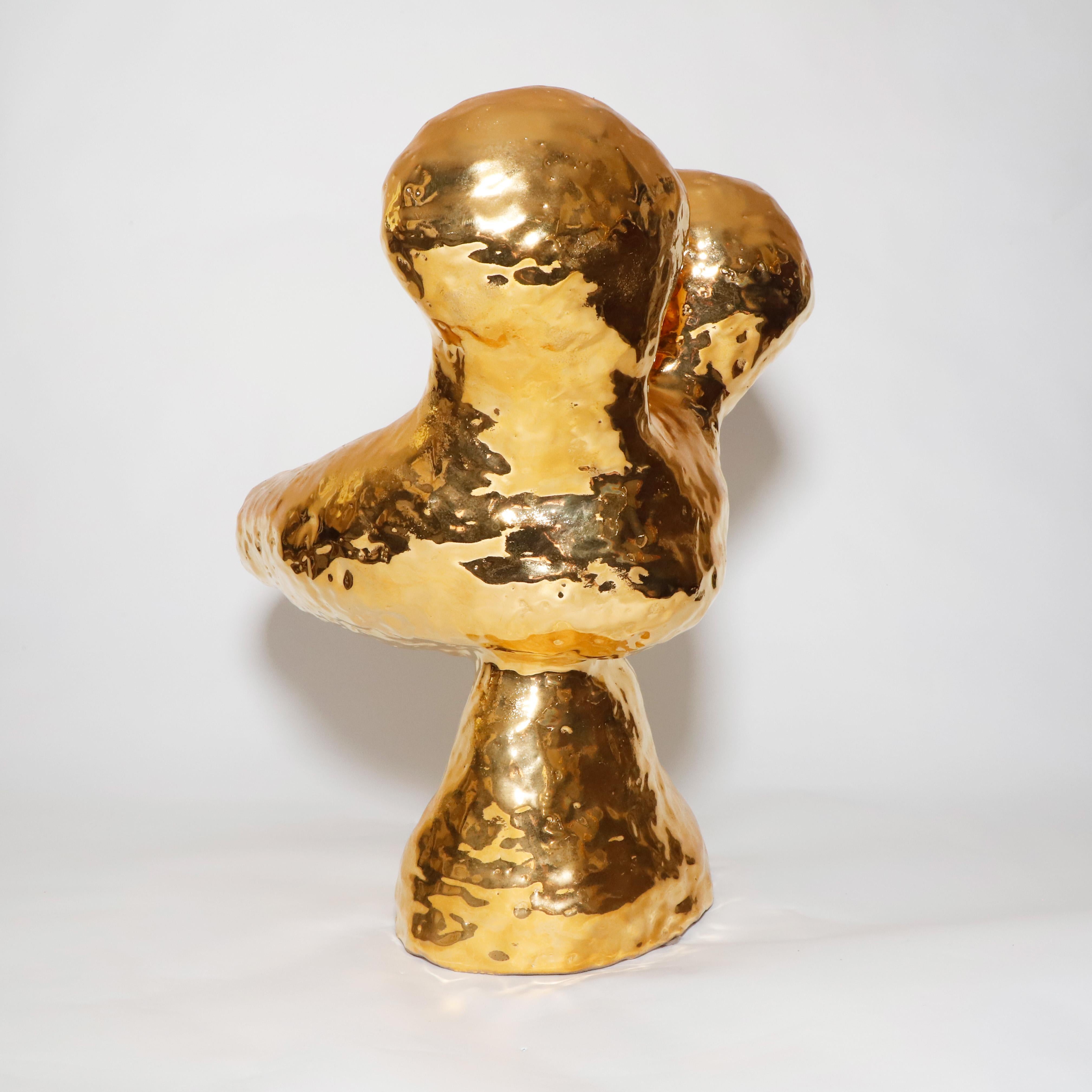 „Coyotenaut“ 2017 Skulptur aus Keramik und 24-karätigem Gold von Jasmin Anoschkin (Finnisch) im Angebot