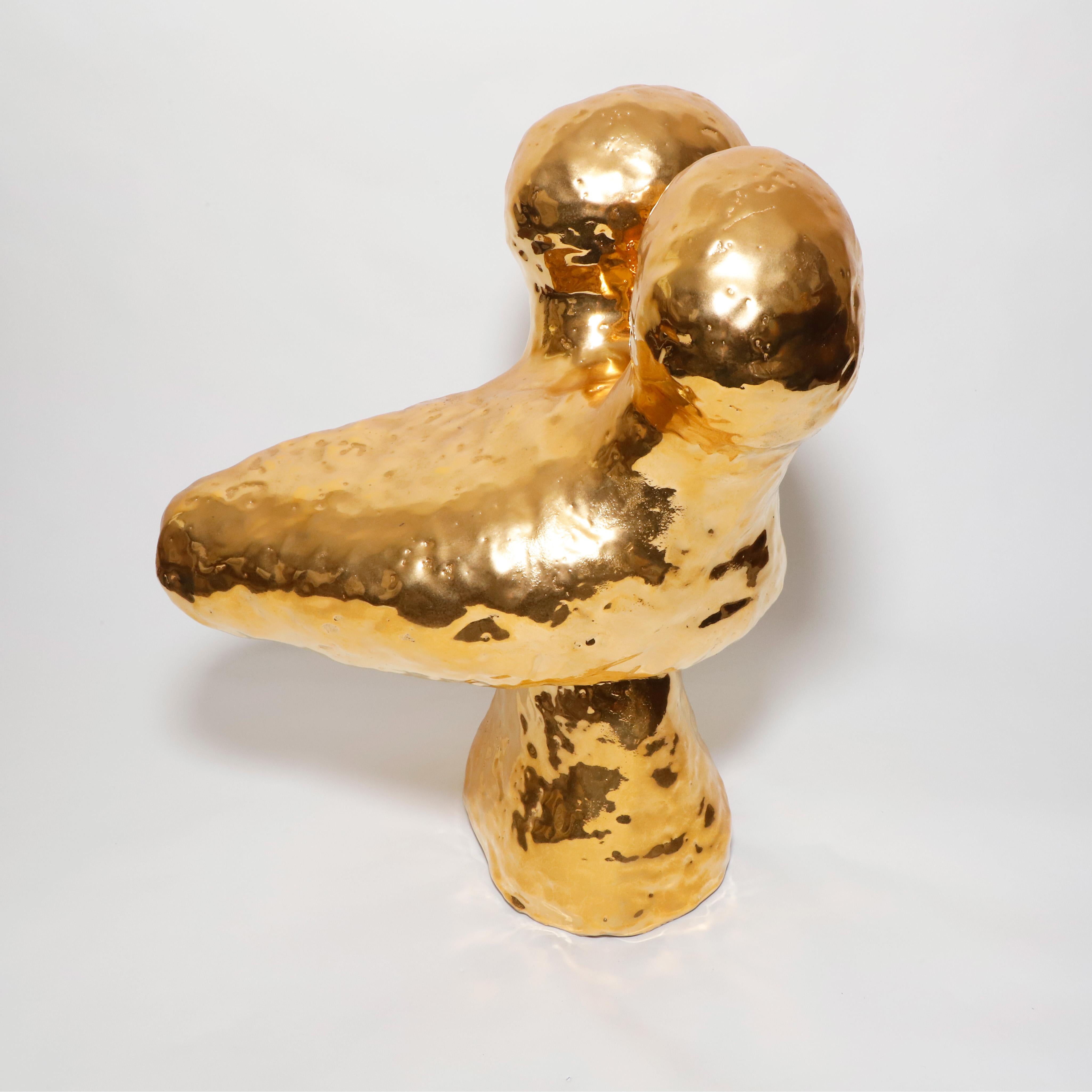 „Coyotenaut“ 2017 Skulptur aus Keramik und 24-karätigem Gold von Jasmin Anoschkin im Zustand „Gut“ im Angebot in New York, NY