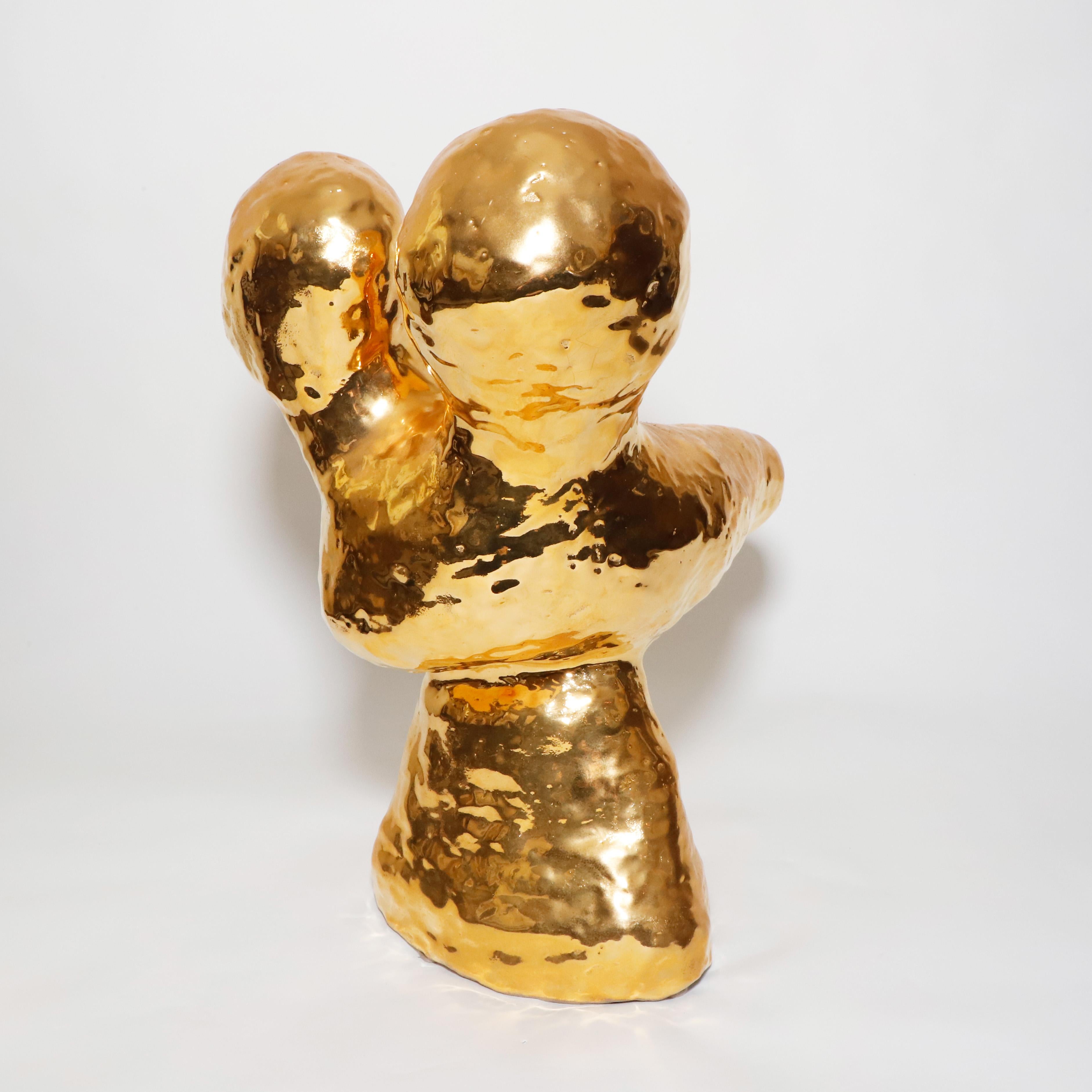 „Coyotenaut“ 2017 Skulptur aus Keramik und 24-karätigem Gold von Jasmin Anoschkin im Angebot 1