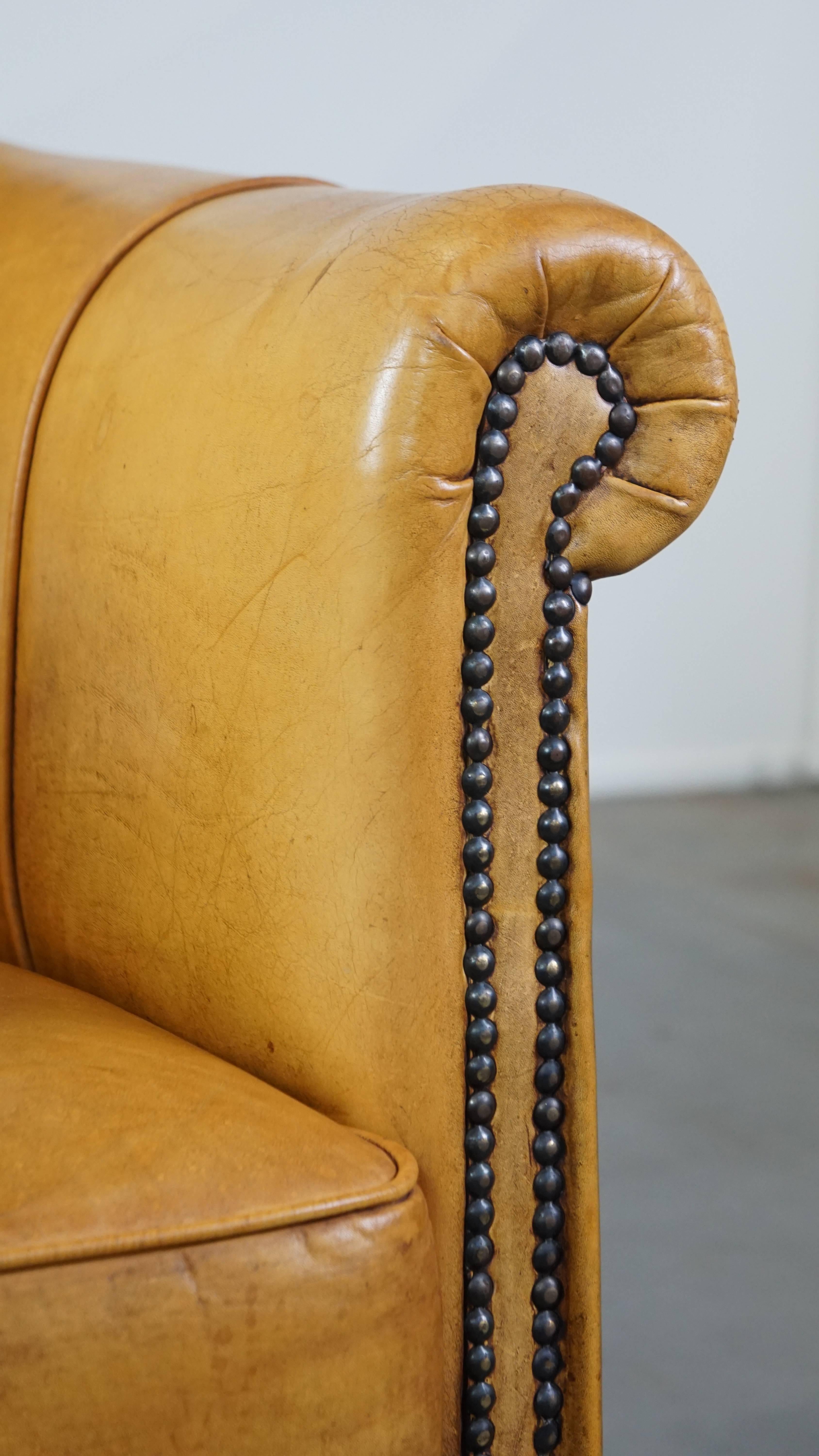Fauteuil confortable en cuir de vache d'une couleur unique en vente 4