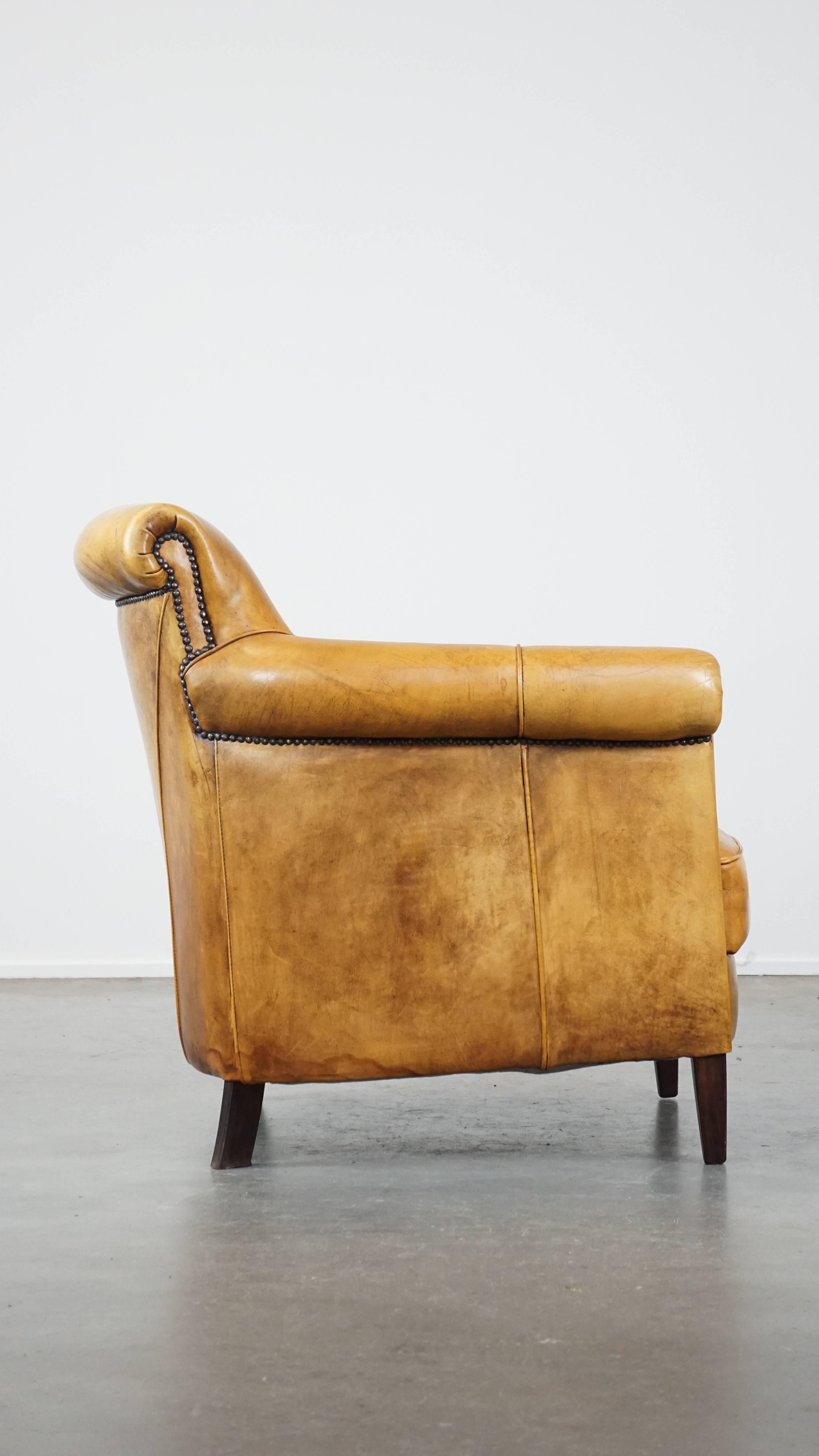 Fauteuil confortable en cuir de vache d'une couleur unique Bon état - En vente à Harderwijk, NL