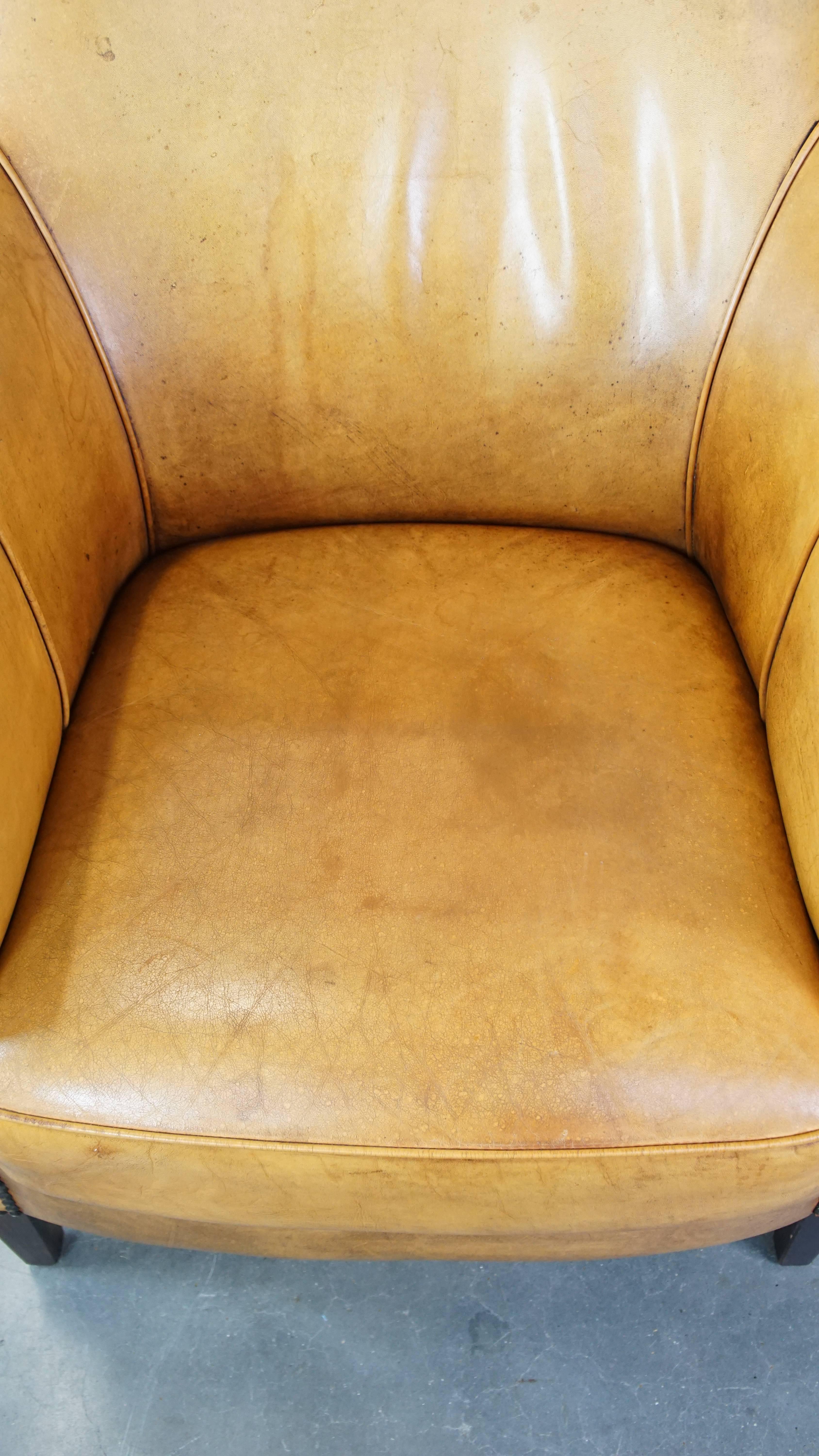 Fauteuil confortable en cuir de vache d'une couleur unique en vente 1