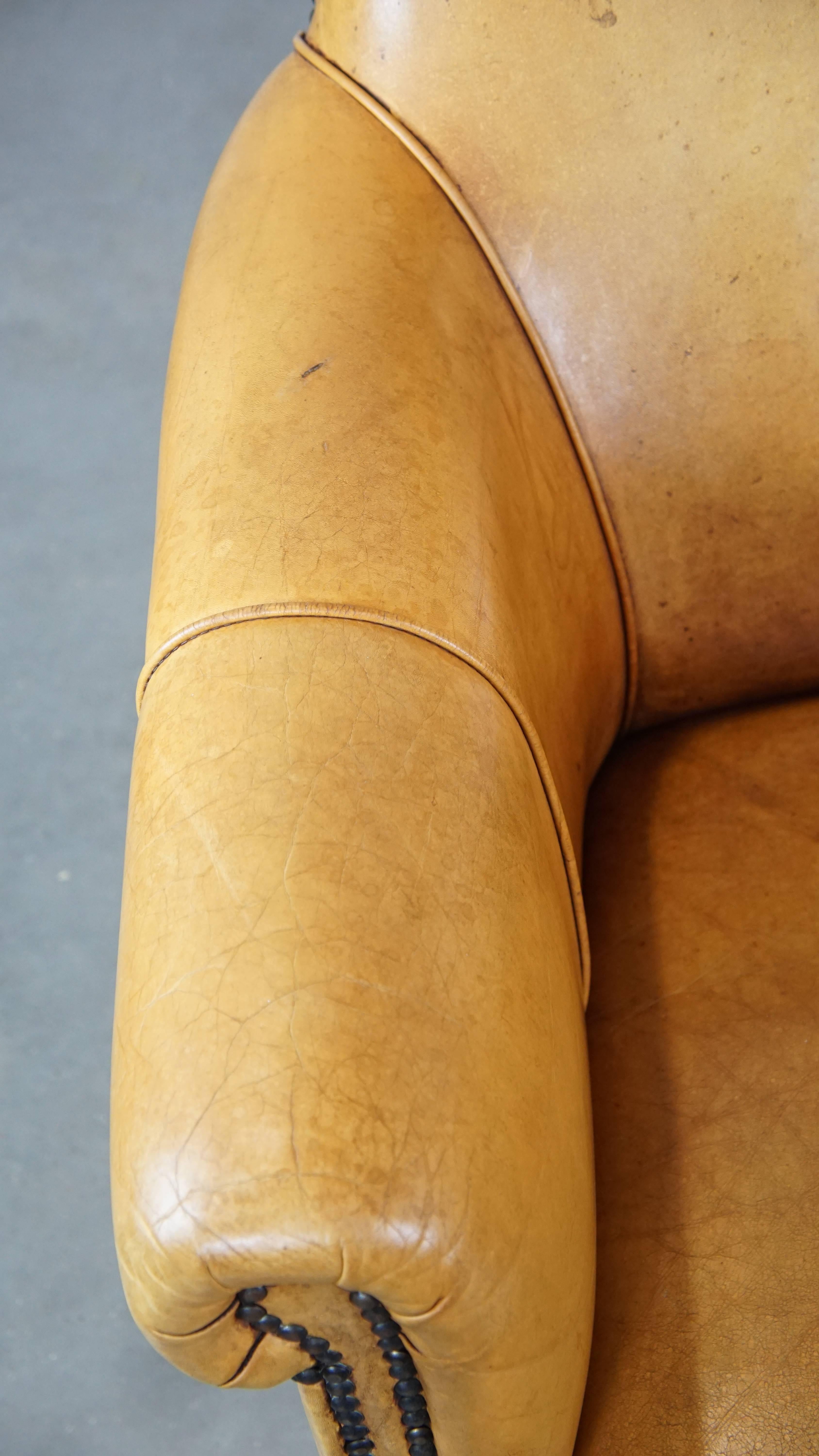 Fauteuil confortable en cuir de vache d'une couleur unique en vente 2