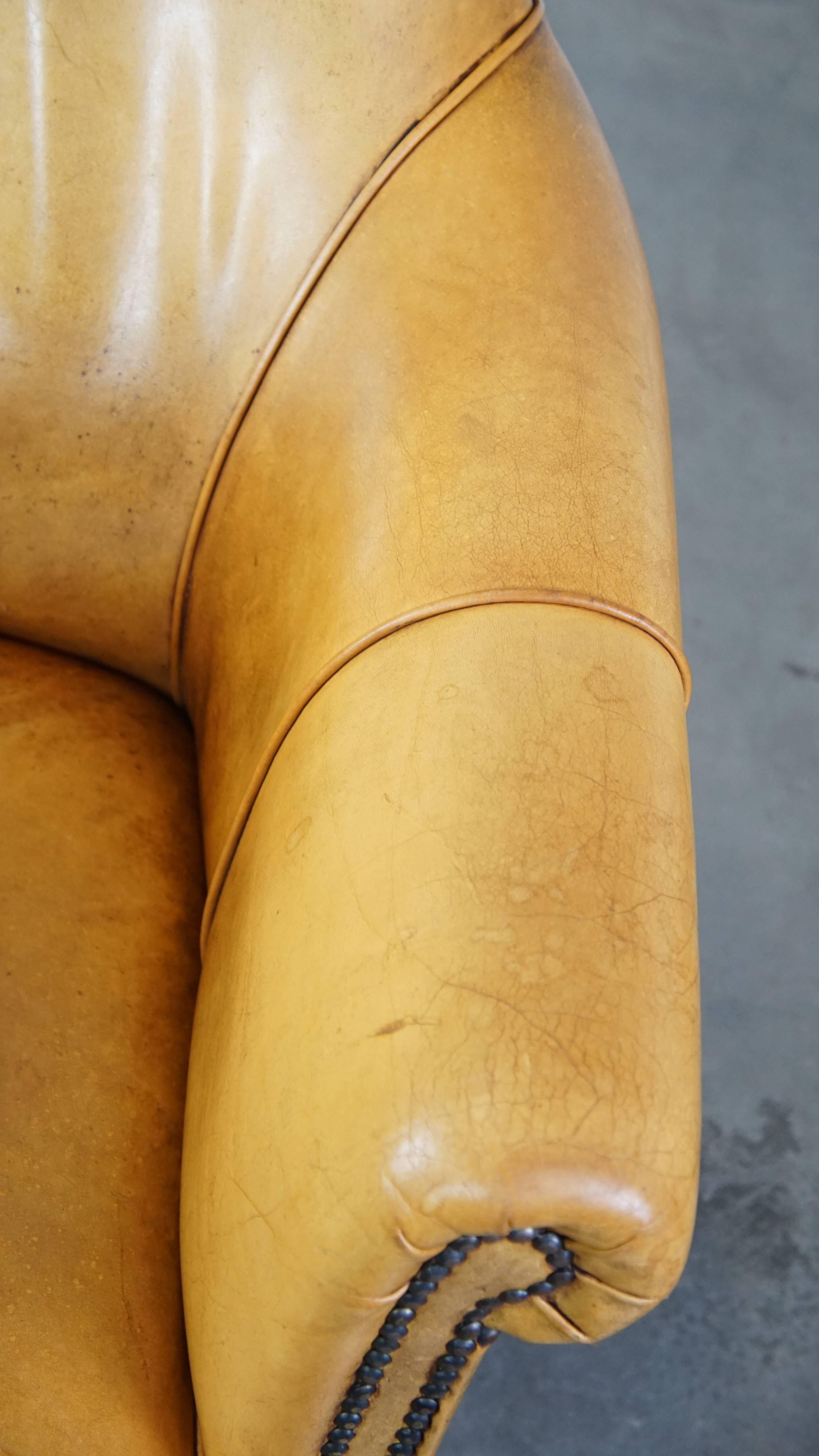 Fauteuil confortable en cuir de vache d'une couleur unique en vente 3