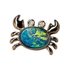Collier avec pendentif « Crabe » de style doublet australien, aux yeux en opale et diamants, en or jaune 14 carats