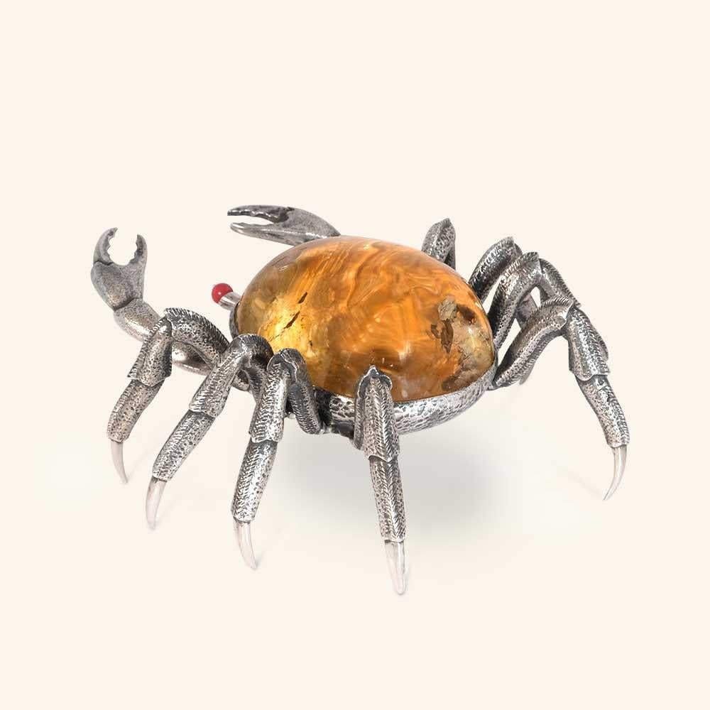 Crab by Alcino Silversmith 1902 is a handcrafted piece in 925 sterling silver with rock crystal.

The piece is totally handcrafted, hammered and chiseled by excellent craftsmen, giving this piece a much higher future valorization. 

Used