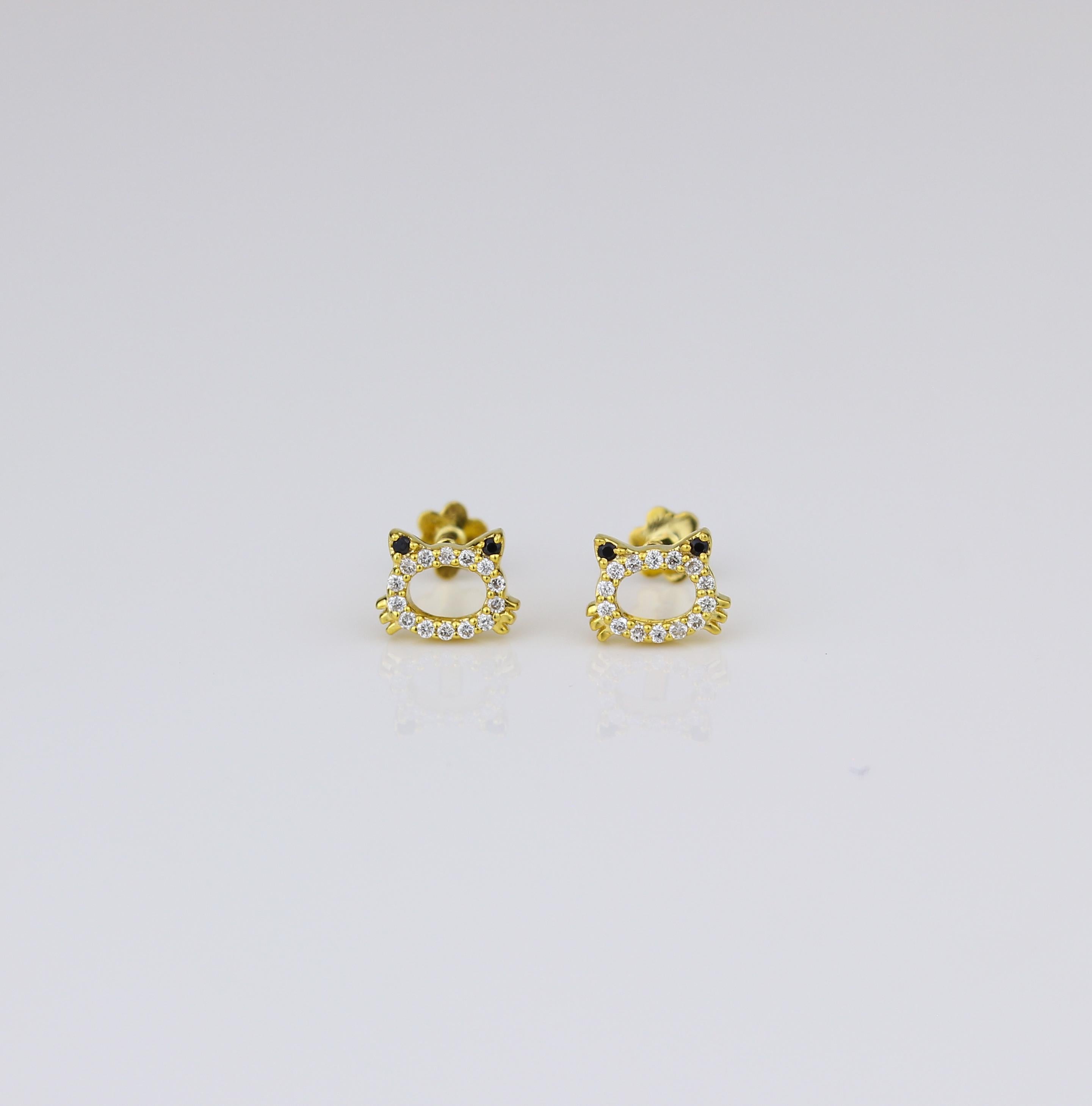 Round Cut Crab Diamond Earrings for Girls (Kids/Toddlers) in 18K Solid Gold For Sale