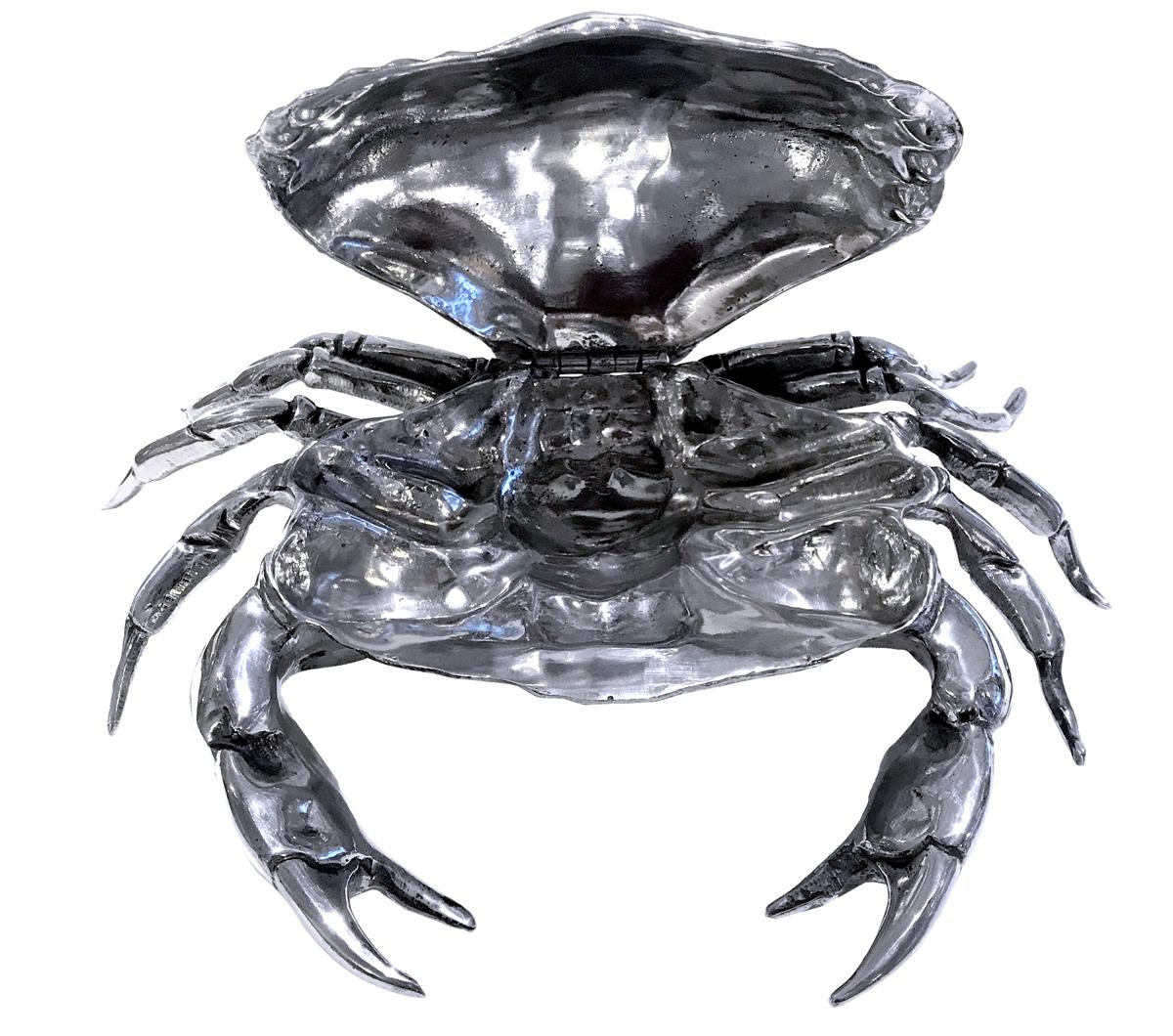 Lovely caviar bowl or box made in pewter in the shape of a crab realistically modeled and textured. The top part of the crab is hinged-mounted and revealed a nice space perfect to be used as a caviar dish or that could be used to present any kind of