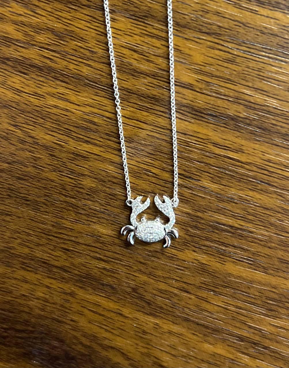 Collier pendentif animal à motif de crabe en or blanc 18 carats serti d'un halo de diamants Pour femmes en vente