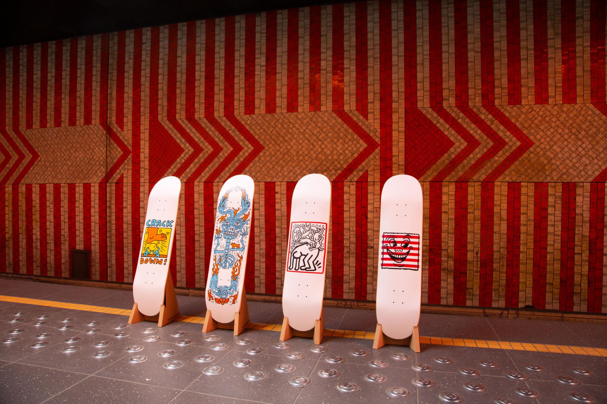 Crack Down Skateboard-Decken von Keith Haring im Zustand „Neu“ im Angebot in Jersey City, NJ
