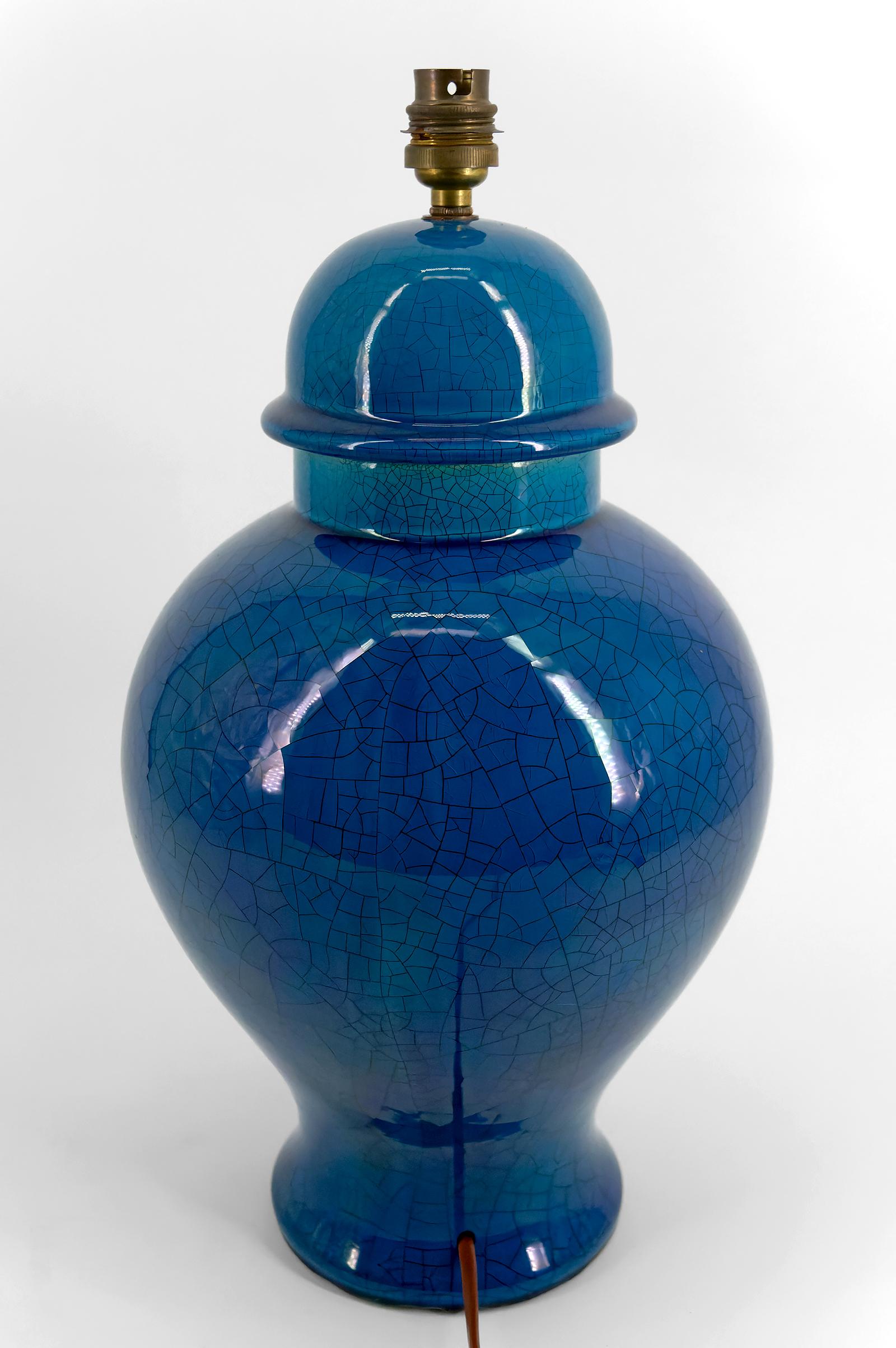 Lampe en céramique émaillée bleue piquée, dans le style de Pol Chambost, France, années 1950 en vente 2