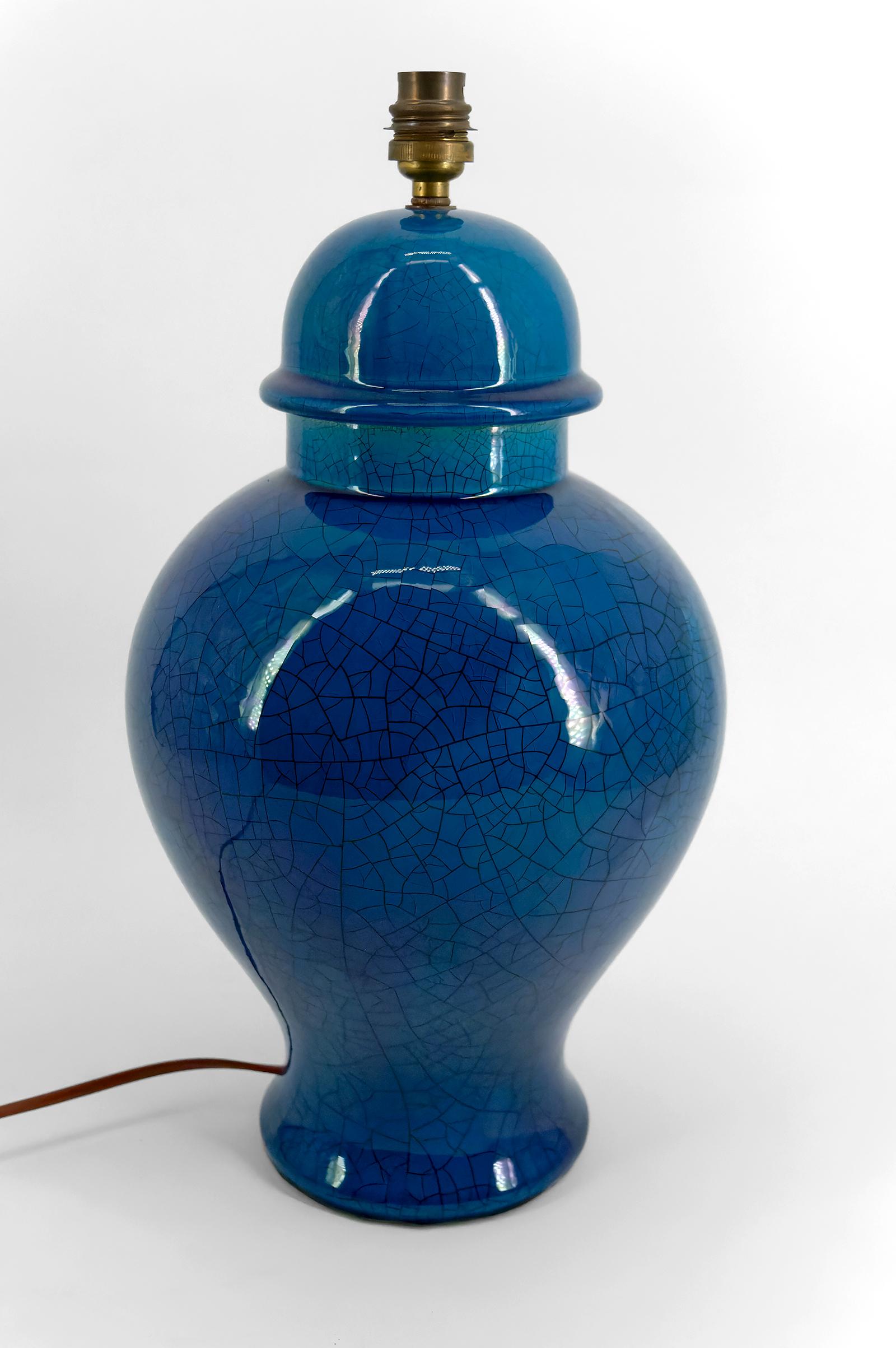 Lampe en céramique émaillée bleue piquée, dans le style de Pol Chambost, France, années 1950 en vente 3