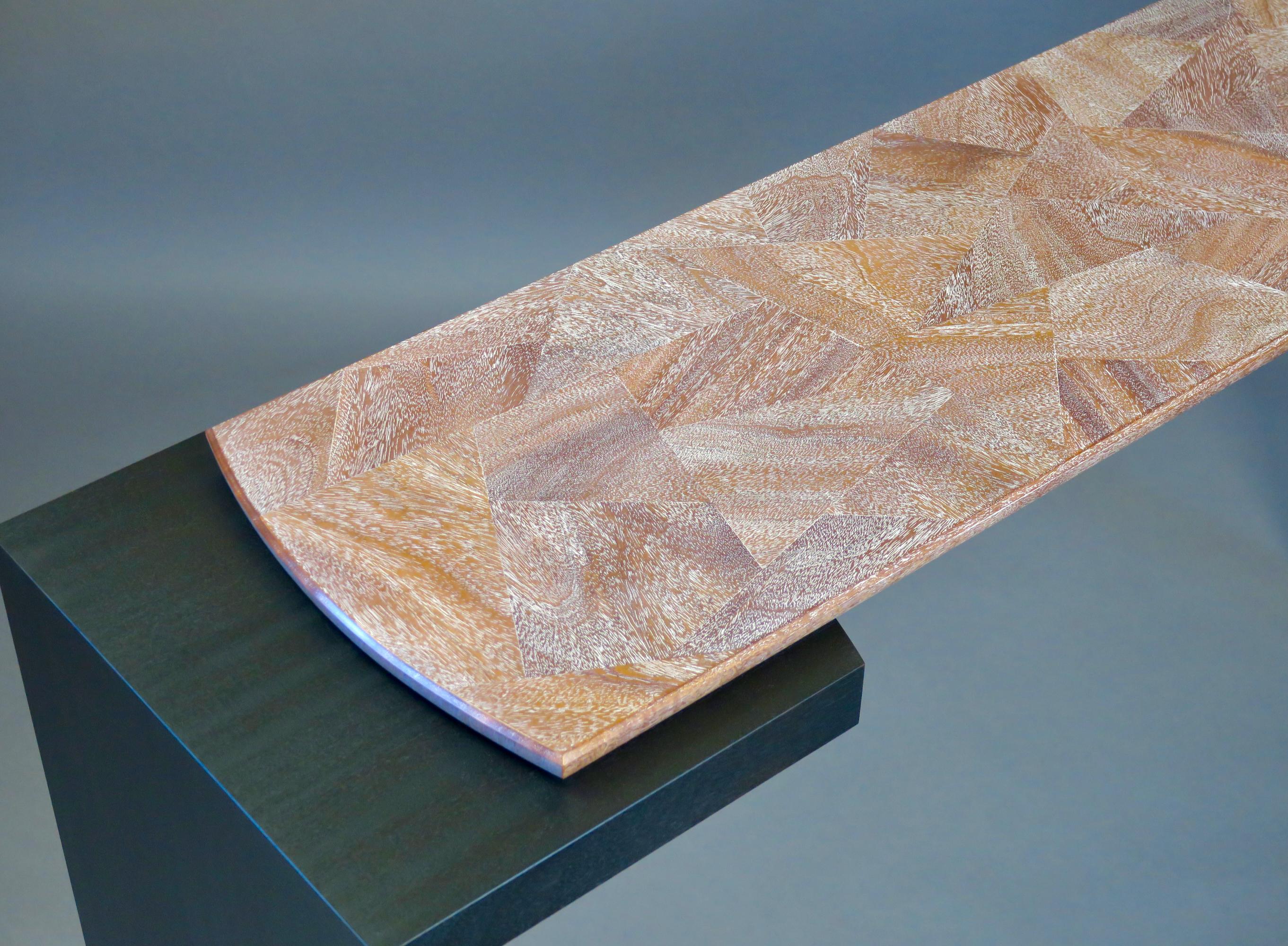 Konsole aus ge Cracked Ice-Mahagoni von Thomas Throop/ Black Creek Design- auf Bestellung gefertigt (Sapelliholz) im Angebot