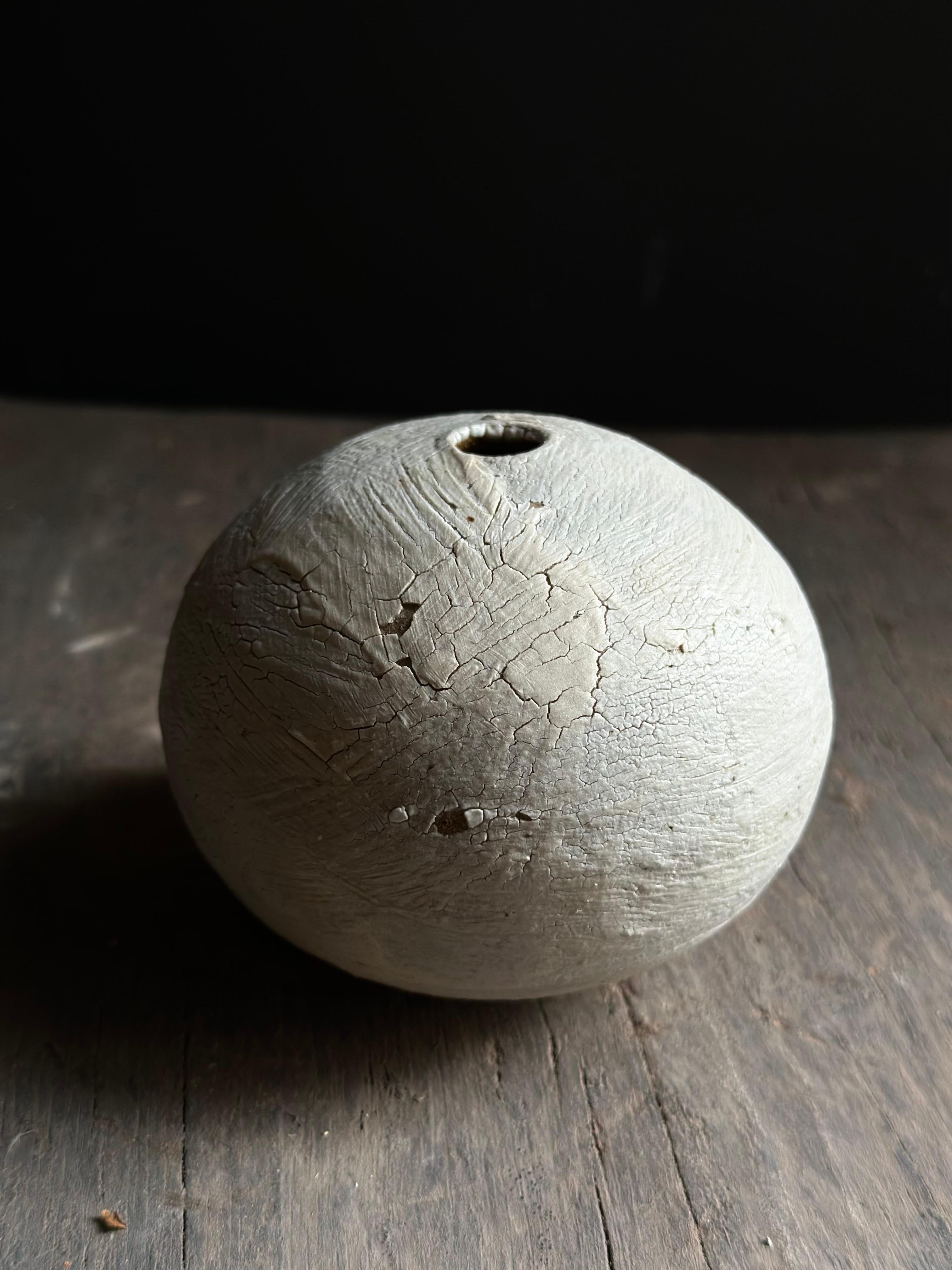 XXI secolo e contemporaneo Vaso a bocciolo rustico giapponese Wabi-Sabi incrinato in vendita