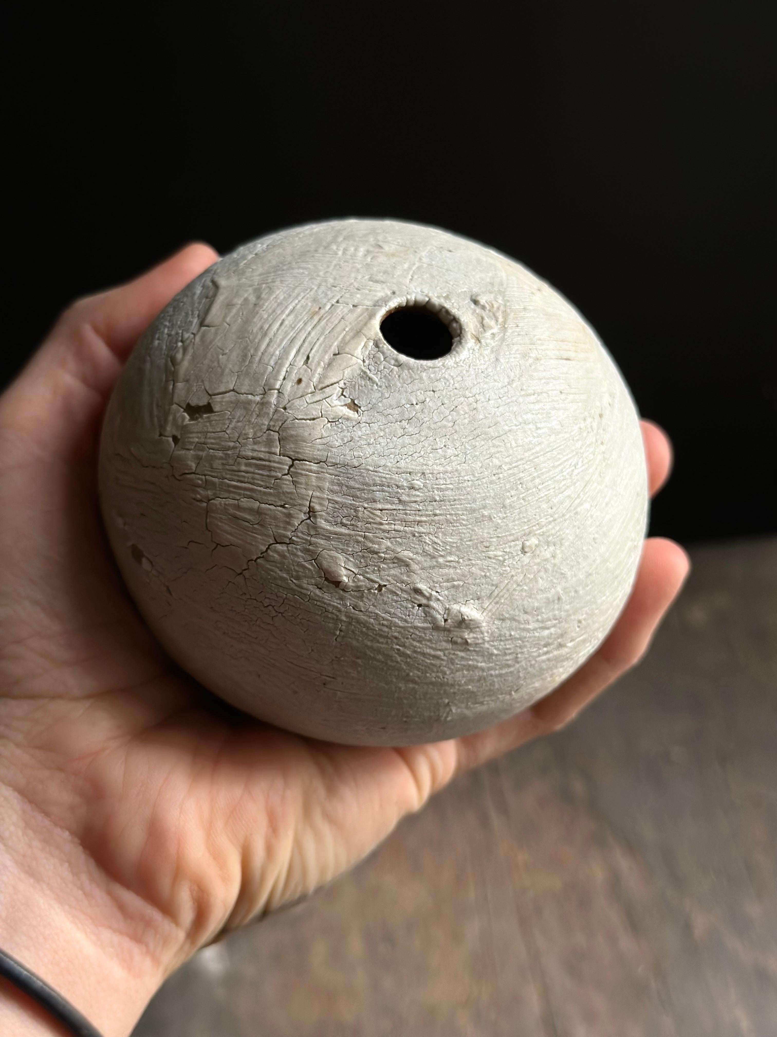 Ceramica Vaso a bocciolo rustico giapponese Wabi-Sabi incrinato in vendita