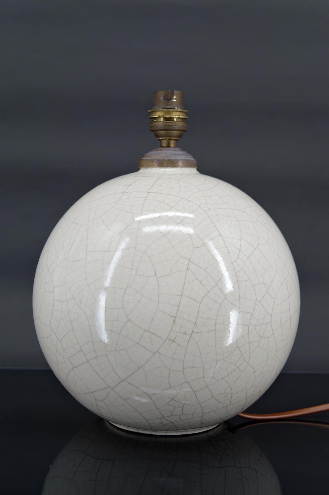Early 20th Century Cracked white ball lamp, attributed to Besnard for Ruhlmann, France, circa 1920 For Sale