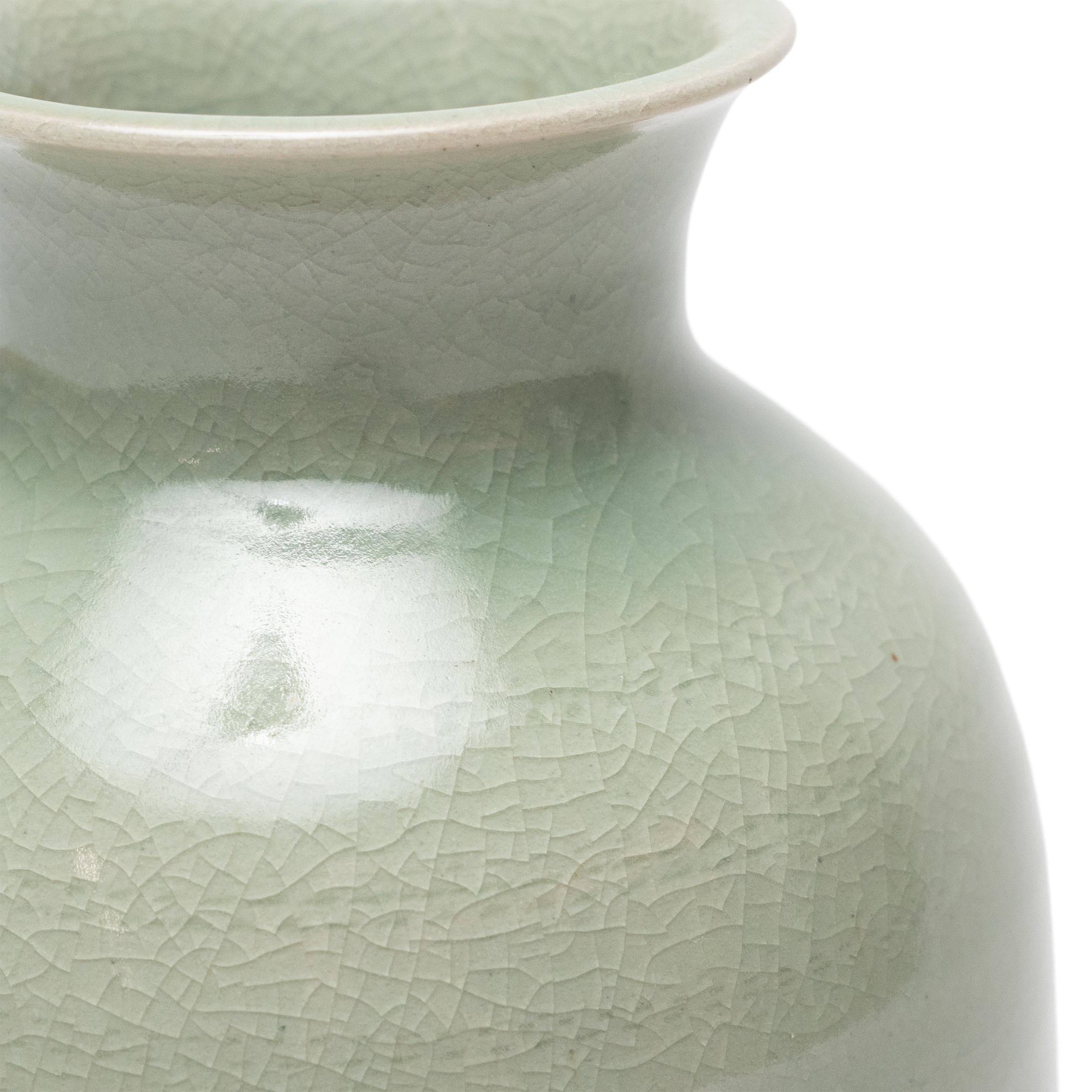 Minimaliste Vase Crackle Celadon en vente
