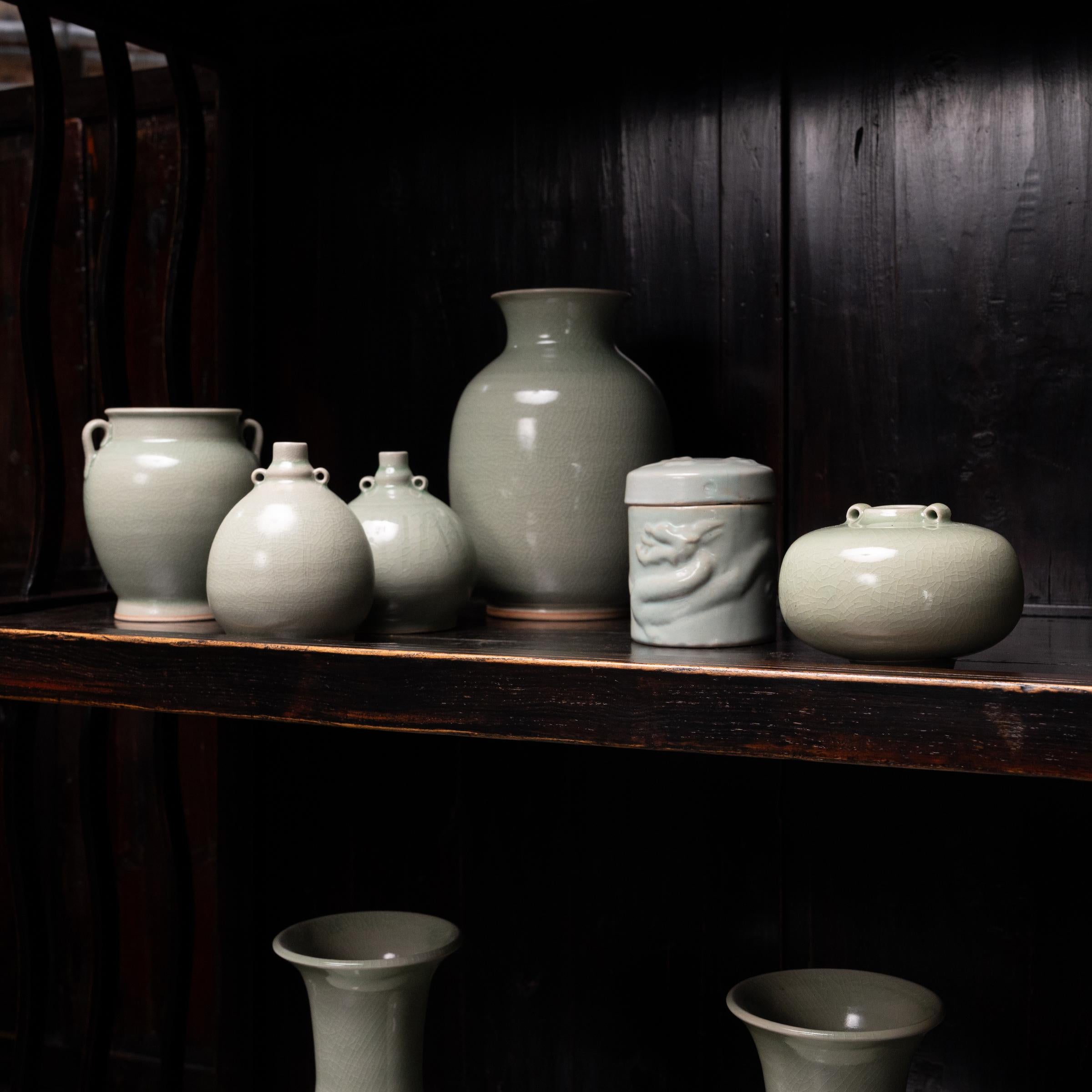 Vase Crackle Celadon Bon état - En vente à Chicago, IL