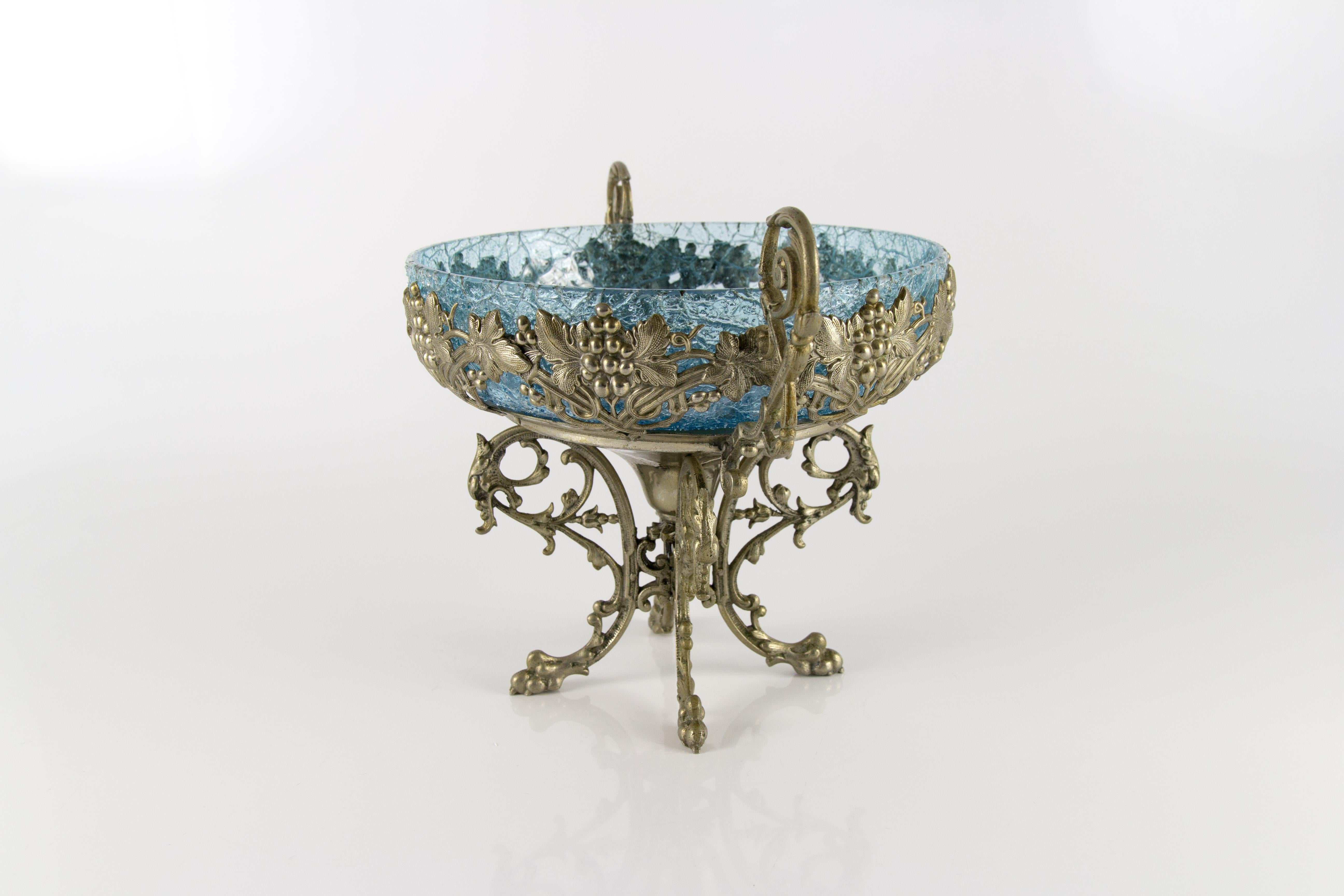 Crackle Glass Centerpiece Bowl with Ornate Stand In Good Condition In Barntrup, DE