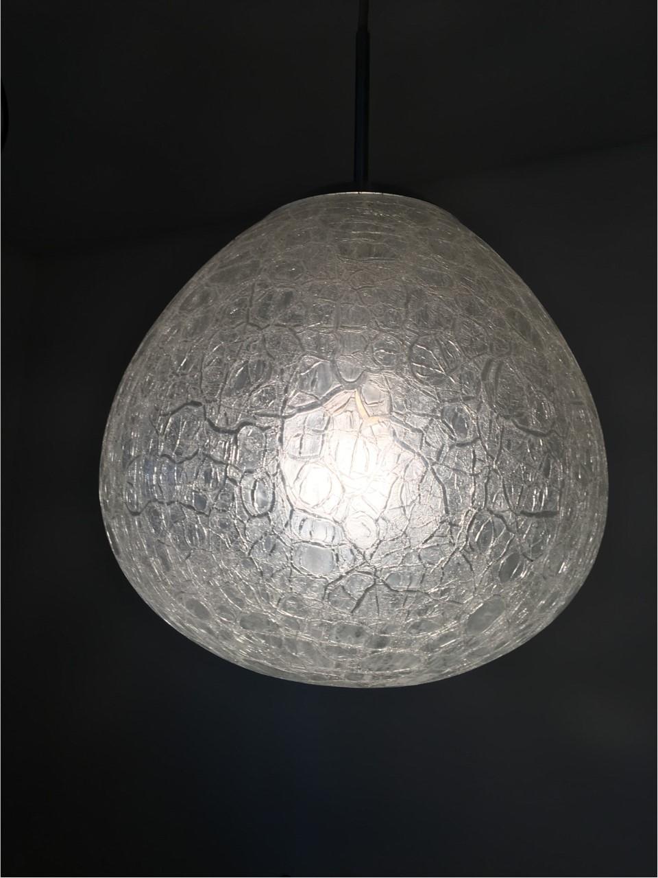 A lovely drop shaped pendant lamp by Doria from the 1960s. The German lamp manufacturer created some beautiful lamps during this time period. It has an aluminum cover and requires one European E 26 / 27 bulb for maximum lighting effect. In good