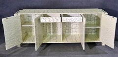 Cabinet en laque craquelée
