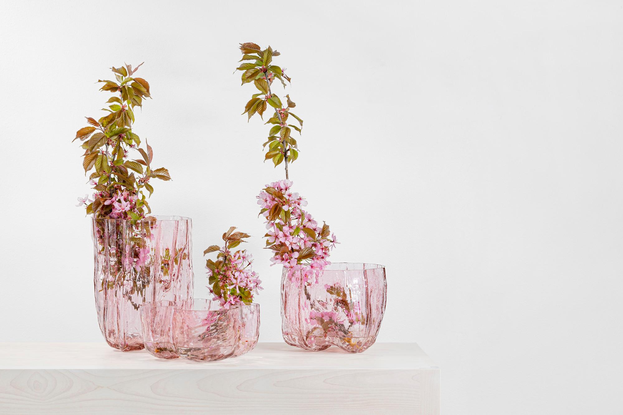 XXIe siècle et contemporain Kosta Boda Vase rose craquelé grand format en vente