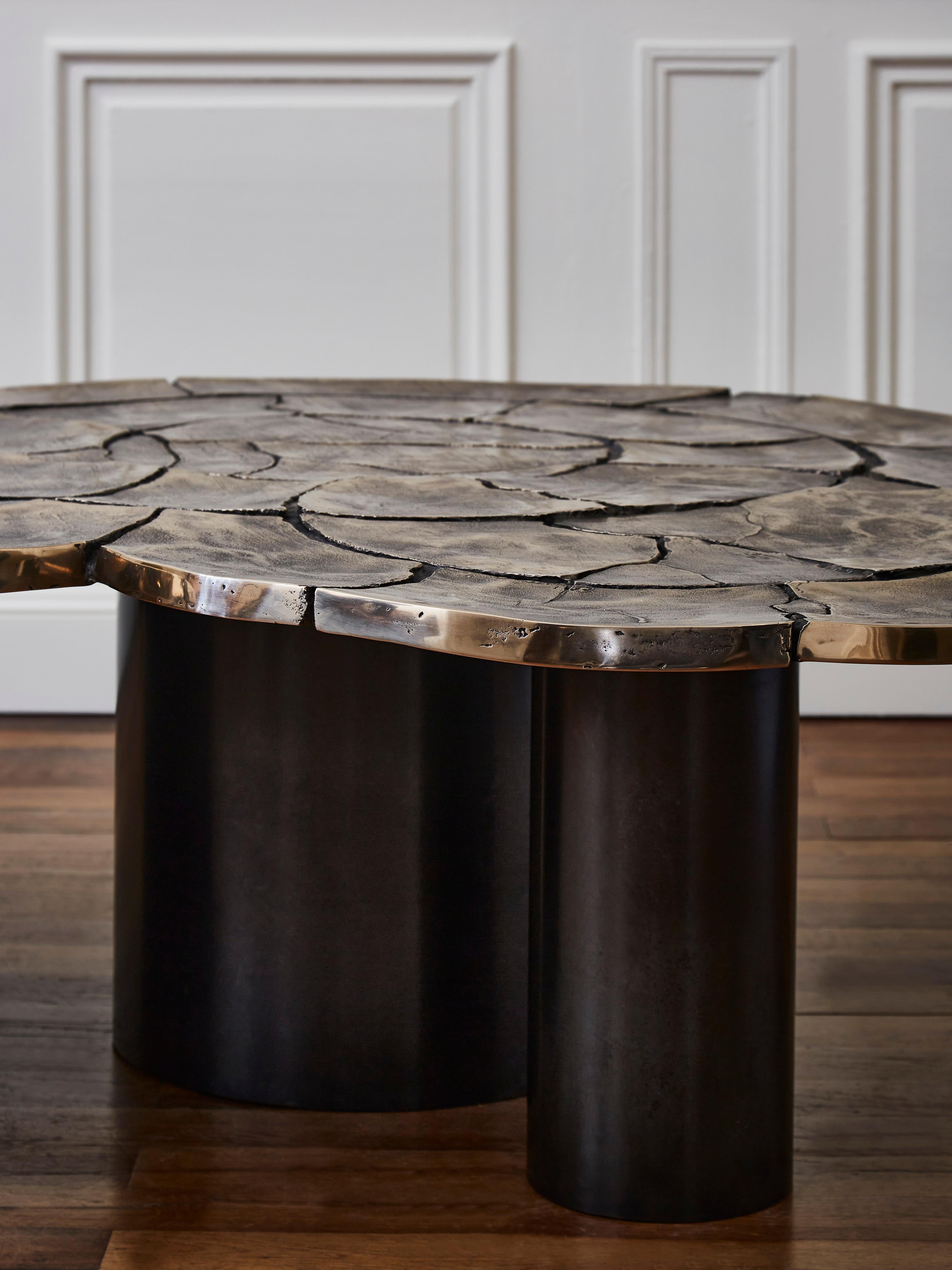 Moderne Table basse « craquelée » d'Erwan Boulloud