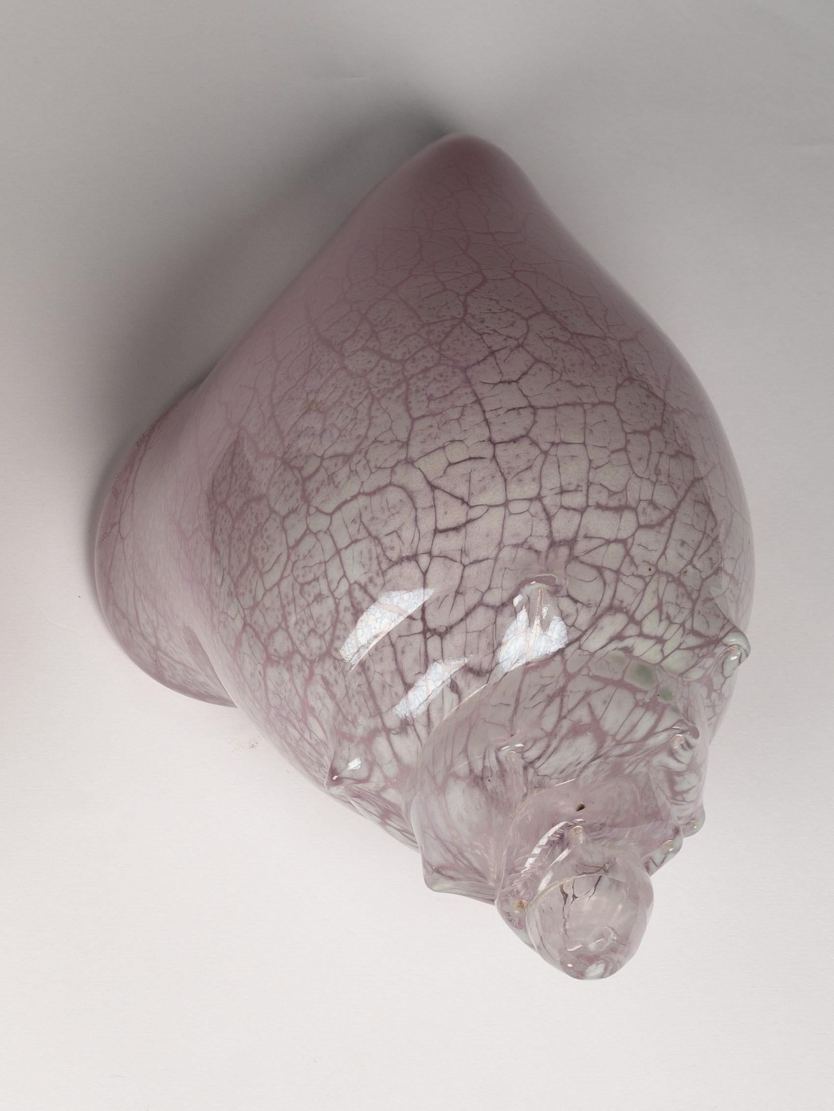 Craquelé-Muschelschale aus Glas: ein atemberaubendes Kunstwerk aus Glas mit Coastal Twist (Indisch) im Angebot