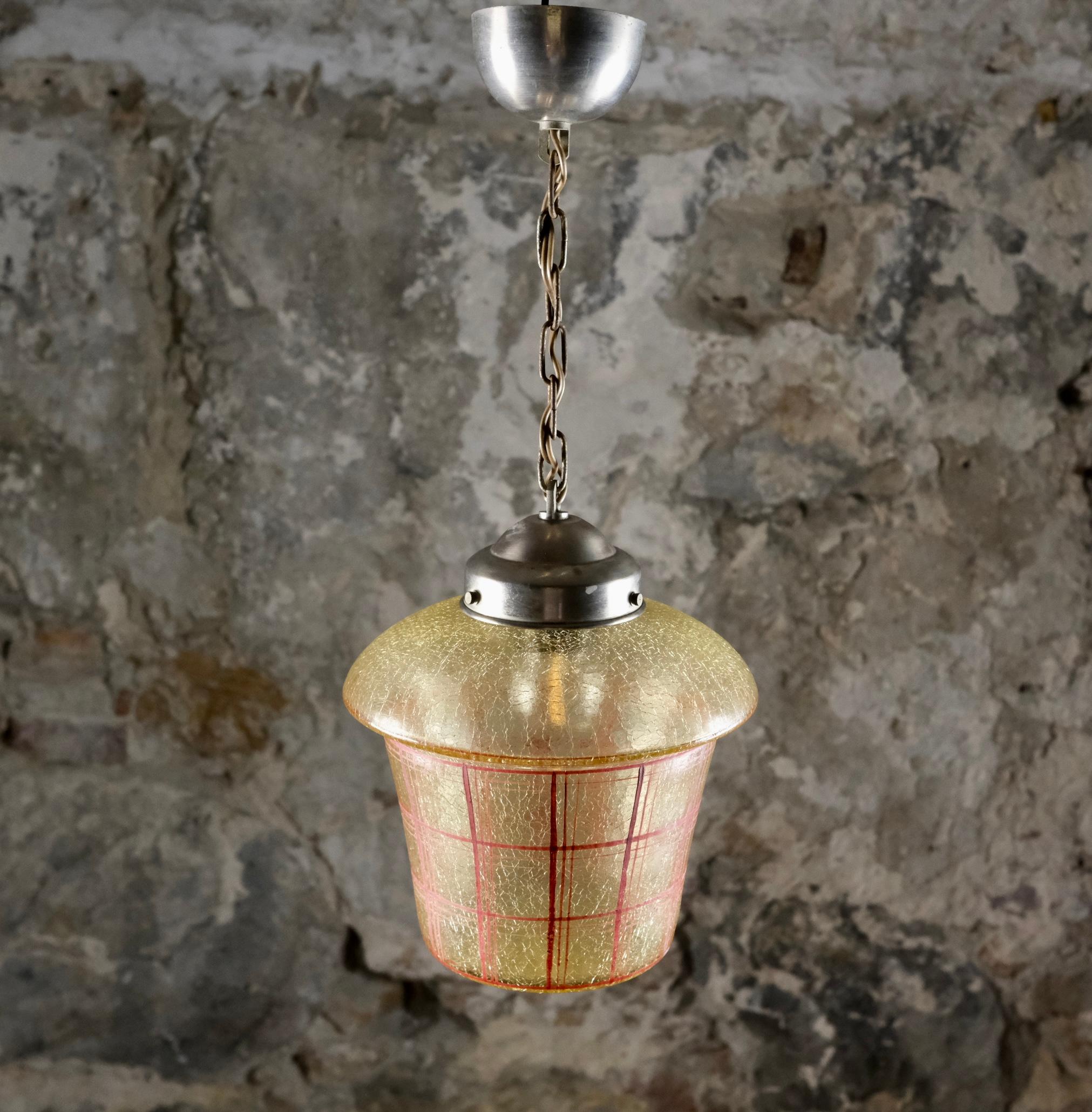 Mid-Century Modern Lanterne du milieu du siècle en verre craquelé avec motif quadrillé, France, années 1950 en vente